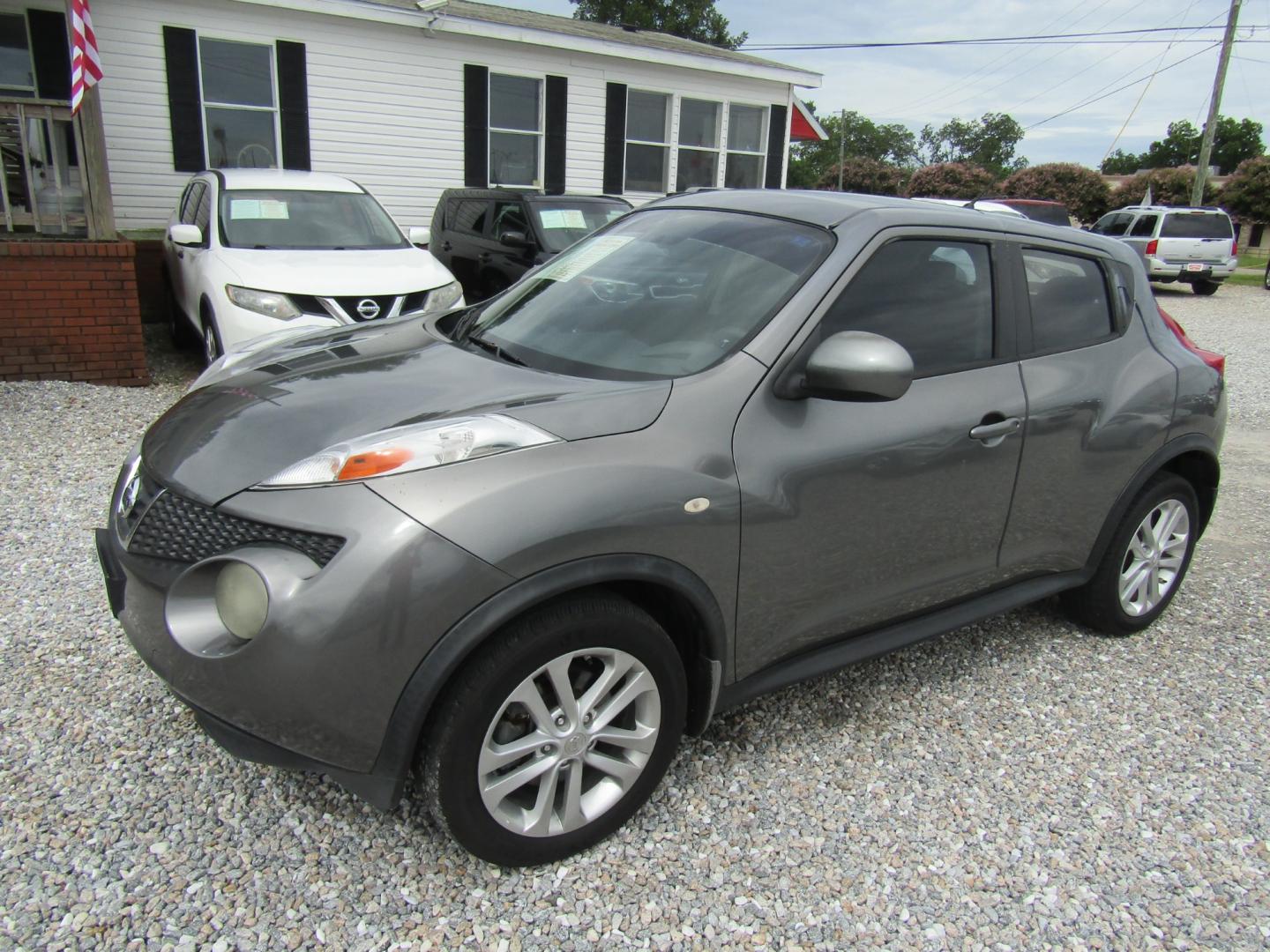 2011 Gray /Gray Nissan Juke S FWD (JN8AF5MR7BT) with an 1.6L L4 DOHC 16V engine, CVT transmission, located at 15016 S Hwy 231, Midland City, AL, 36350, (334) 983-3001, 31.306210, -85.495277 - Photo#2