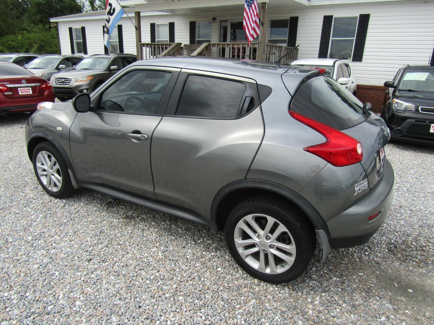 2011 Gray /Gray Nissan Juke S FWD (JN8AF5MR7BT) with an 1.6L L4 DOHC 16V engine, CVT transmission, located at 15016 S Hwy 231, Midland City, AL, 36350, (334) 983-3001, 31.306210, -85.495277 - Photo#5