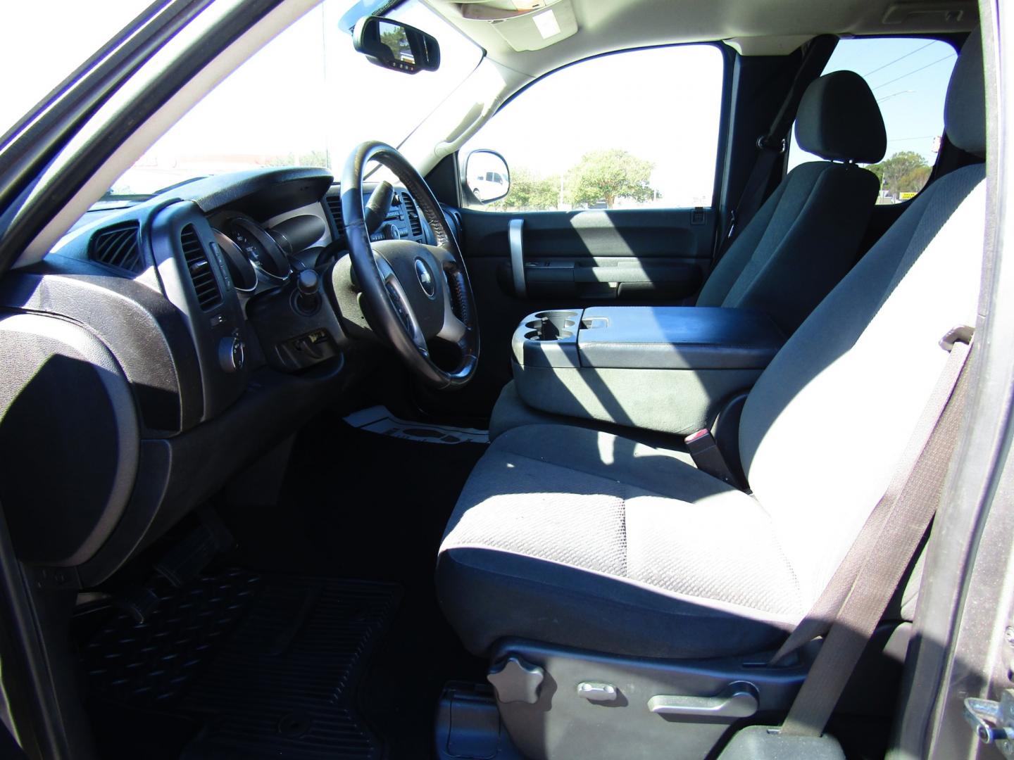 2008 Gray /Gray Chevrolet Silverado 1500 (1GCEK19J88Z) with an 8 Cyl engine, Automatic transmission, located at 15016 S Hwy 231, Midland City, AL, 36350, (334) 983-3001, 31.306210, -85.495277 - Photo#3