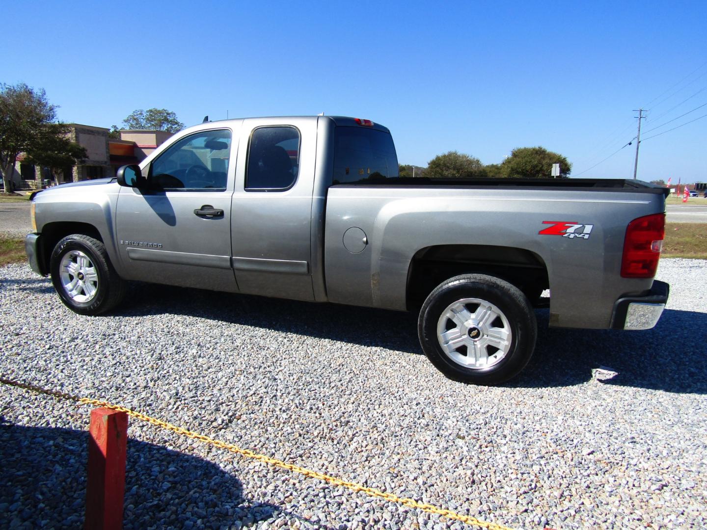 2008 Gray /Gray Chevrolet Silverado 1500 (1GCEK19J88Z) with an 8 Cyl engine, Automatic transmission, located at 15016 S Hwy 231, Midland City, AL, 36350, (334) 983-3001, 31.306210, -85.495277 - Photo#5