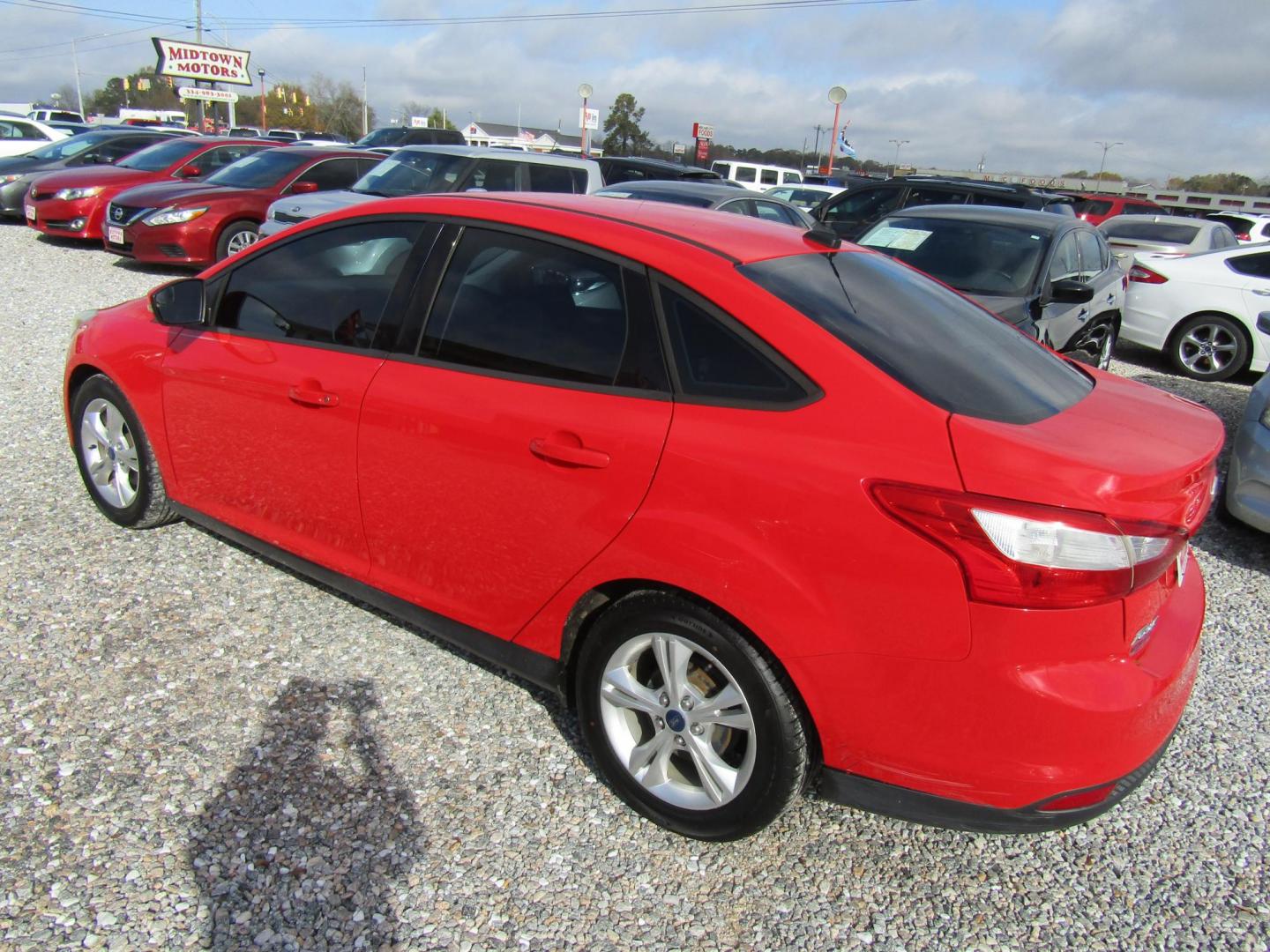 2014 Red Ford Focus (1FADP3F22EL) with an 4 Cyl engine, Automatic transmission, located at 15016 S Hwy 231, Midland City, AL, 36350, (334) 983-3001, 31.306210, -85.495277 - Photo#5