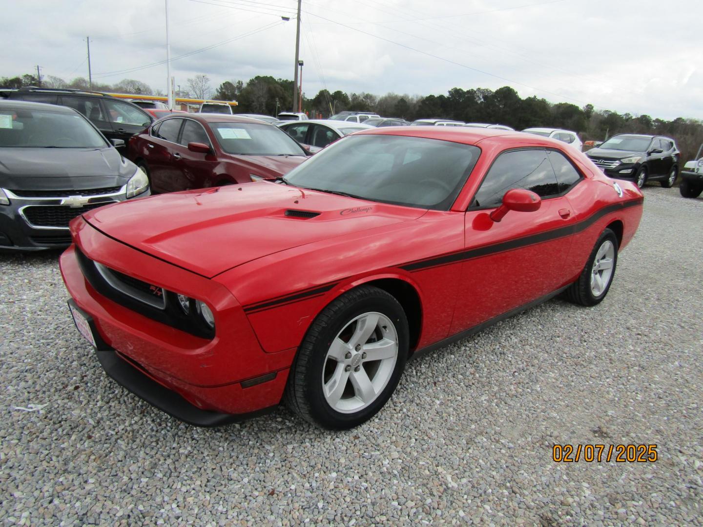 2014 Red /Black Dodge Challenger SXT (2C3CDYAG7EH) with an 6 Cyl engine, Automatic transmission, located at 15016 S Hwy 231, Midland City, AL, 36350, (334) 983-3001, 31.306210, -85.495277 - Photo#2