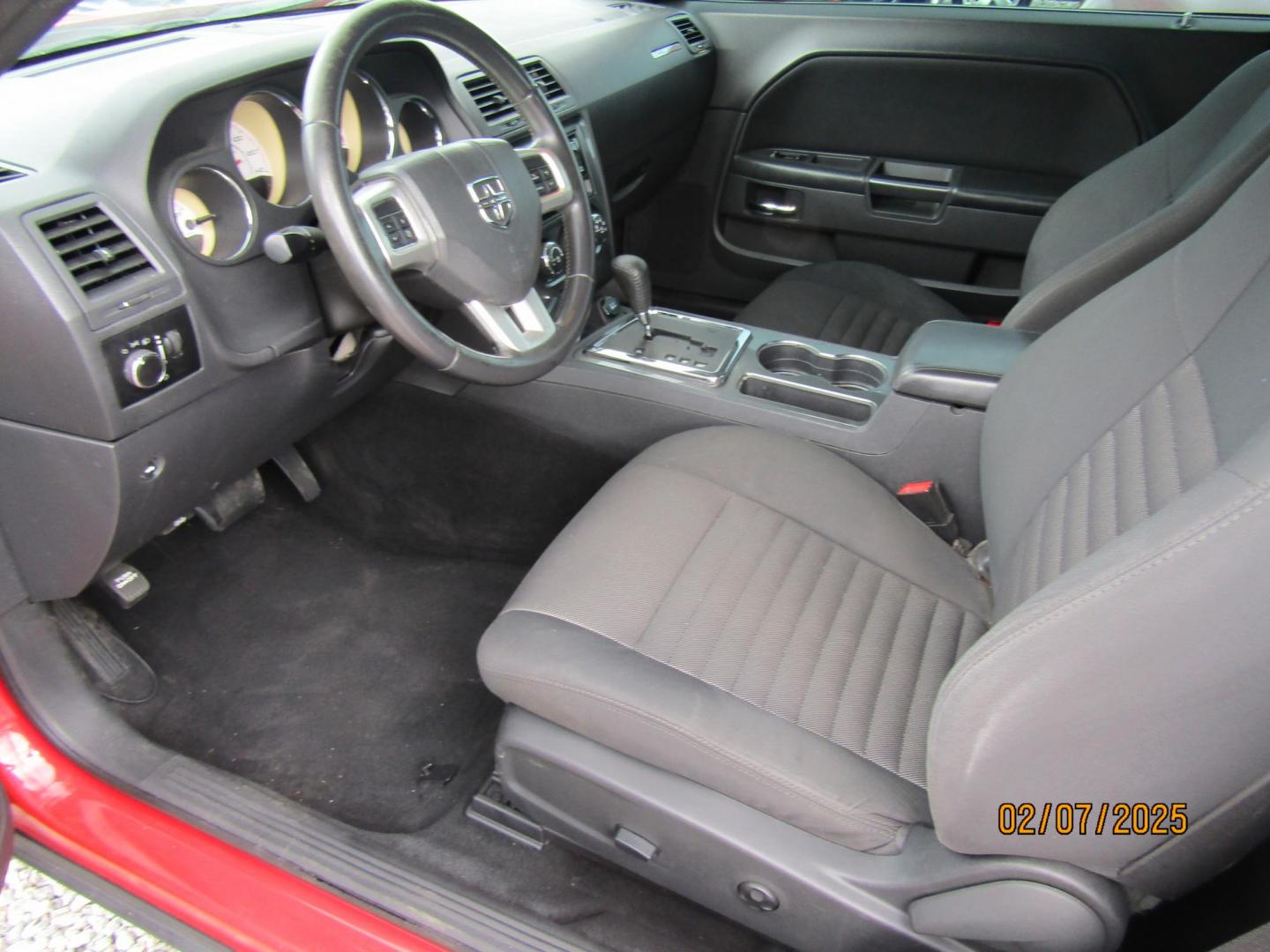 2014 Red /Black Dodge Challenger SXT (2C3CDYAG7EH) with an 6 Cyl engine, Automatic transmission, located at 15016 S Hwy 231, Midland City, AL, 36350, (334) 983-3001, 31.306210, -85.495277 - Photo#3