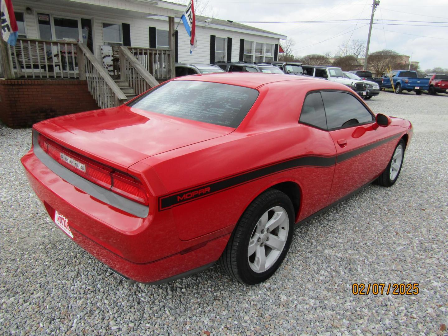 2014 Red /Black Dodge Challenger SXT (2C3CDYAG7EH) with an 6 Cyl engine, Automatic transmission, located at 15016 S Hwy 231, Midland City, AL, 36350, (334) 983-3001, 31.306210, -85.495277 - Photo#5