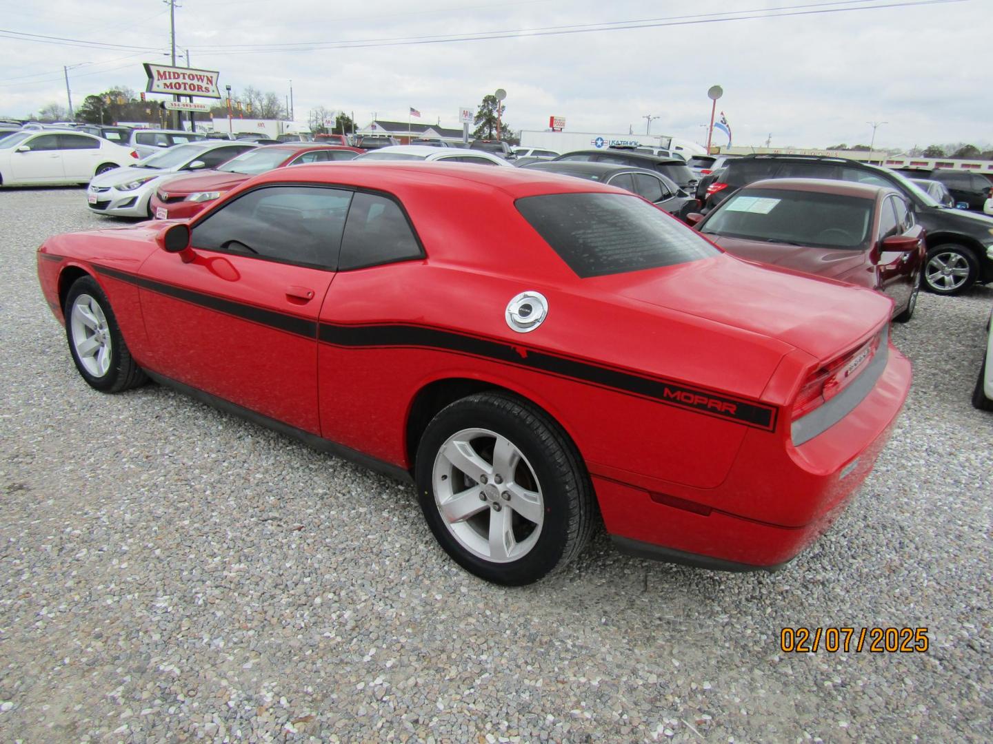 2014 Red /Black Dodge Challenger SXT (2C3CDYAG7EH) with an 6 Cyl engine, Automatic transmission, located at 15016 S Hwy 231, Midland City, AL, 36350, (334) 983-3001, 31.306210, -85.495277 - Photo#7