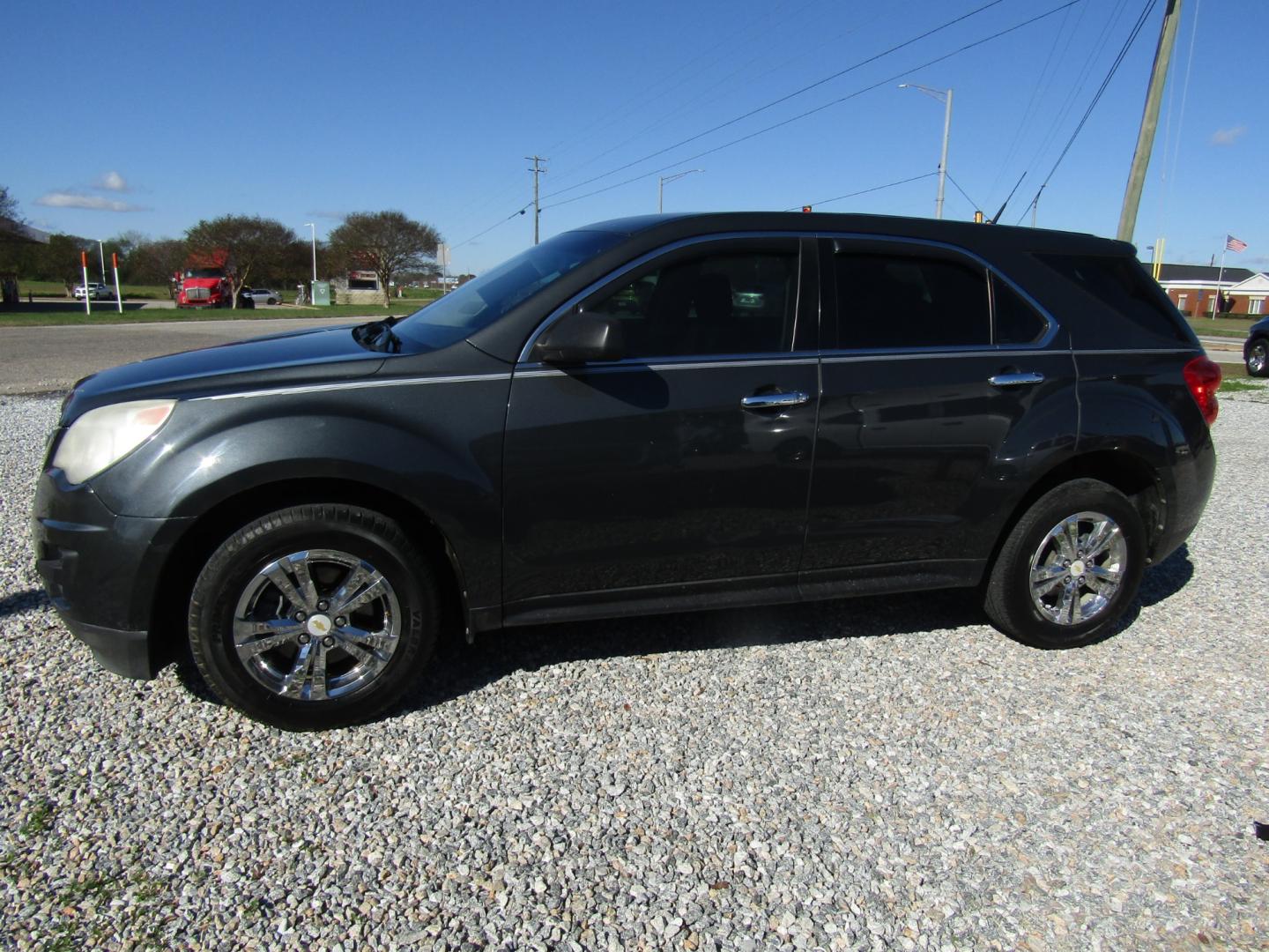 2010 Gray /Grey/Tan Chevrolet Equinox LS FWD (2CNALBEW0A6) with an 4 Cyl engine, Automatic transmission, located at 15016 S Hwy 231, Midland City, AL, 36350, (334) 983-3001, 31.306210, -85.495277 - Photo#2