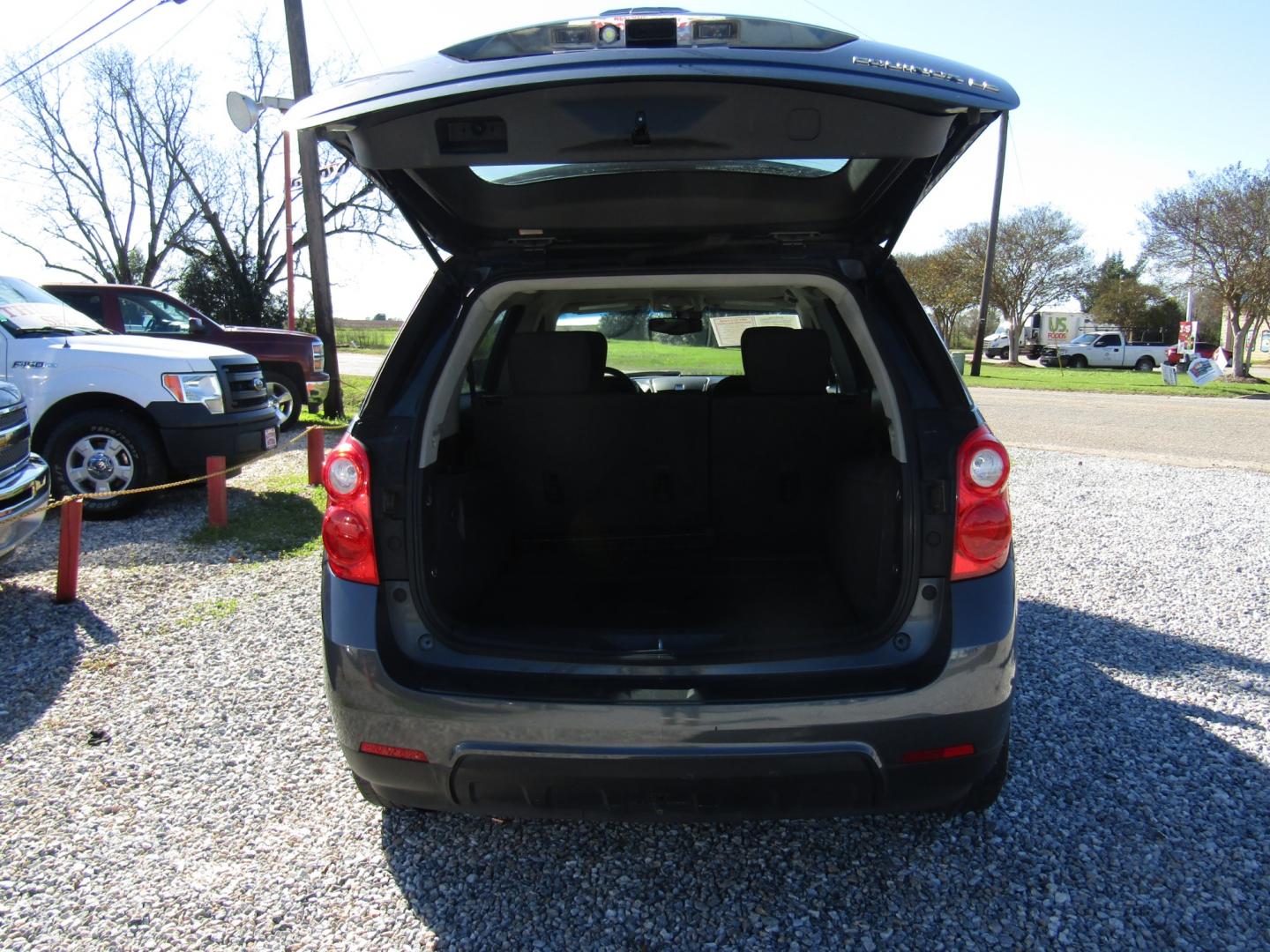 2010 Gray /Grey/Tan Chevrolet Equinox LS FWD (2CNALBEW0A6) with an 4 Cyl engine, Automatic transmission, located at 15016 S Hwy 231, Midland City, AL, 36350, (334) 983-3001, 31.306210, -85.495277 - Photo#5