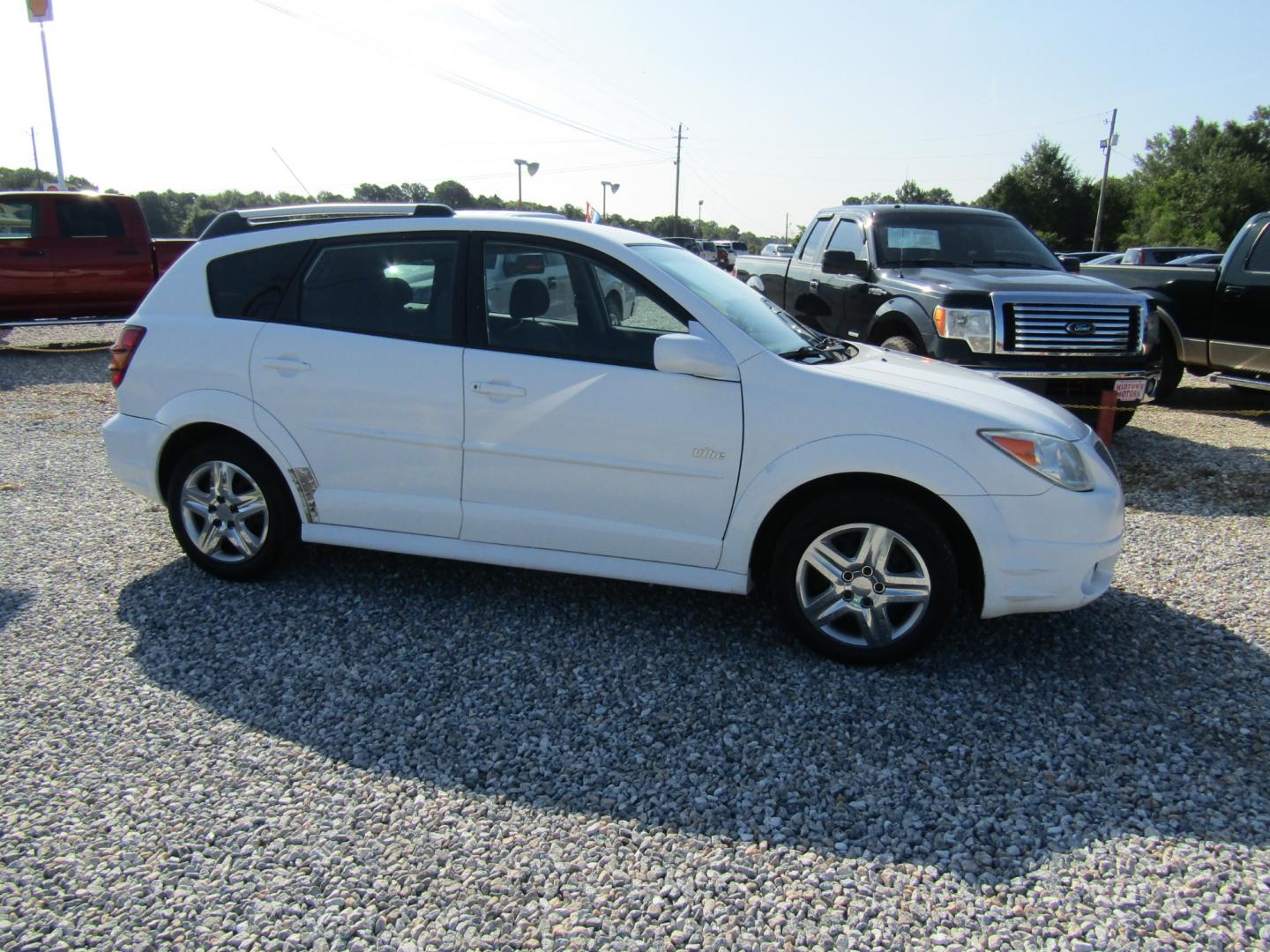 2006 WHITE Pontiac Vibe Base (5Y2SL65876Z) with an 1.8L L4 DOHC 16V engine, Automatic transmission, located at 15016 S Hwy 231, Midland City, AL, 36350, (334) 983-3001, 31.306210, -85.495277 - Photo#0