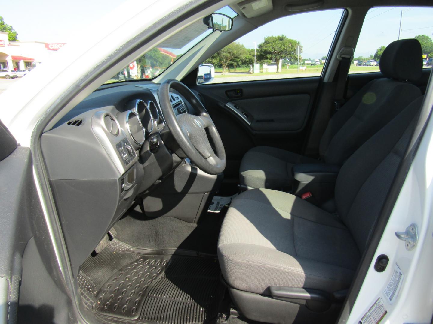 2006 WHITE Pontiac Vibe Base (5Y2SL65876Z) with an 1.8L L4 DOHC 16V engine, Automatic transmission, located at 15016 S Hwy 231, Midland City, AL, 36350, (334) 983-3001, 31.306210, -85.495277 - Photo#3