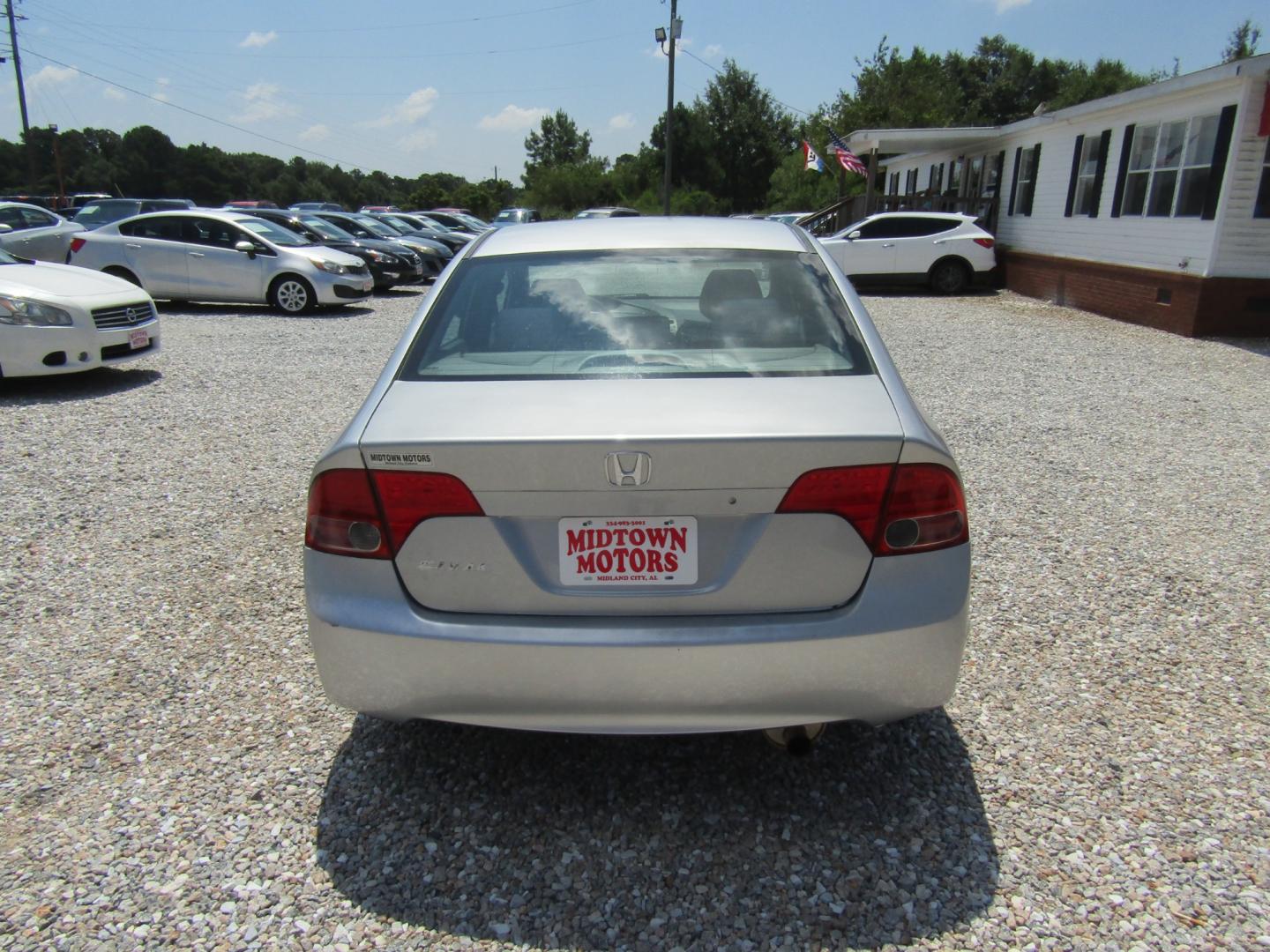 2008 Silver /GRAY Honda Civic LX Sedan AT (2HGFA16578H) with an 1.8L L4 SOHC 16V engine, Automatic transmission, located at 15016 S Hwy 231, Midland City, AL, 36350, (334) 983-3001, 31.306210, -85.495277 - Photo#6