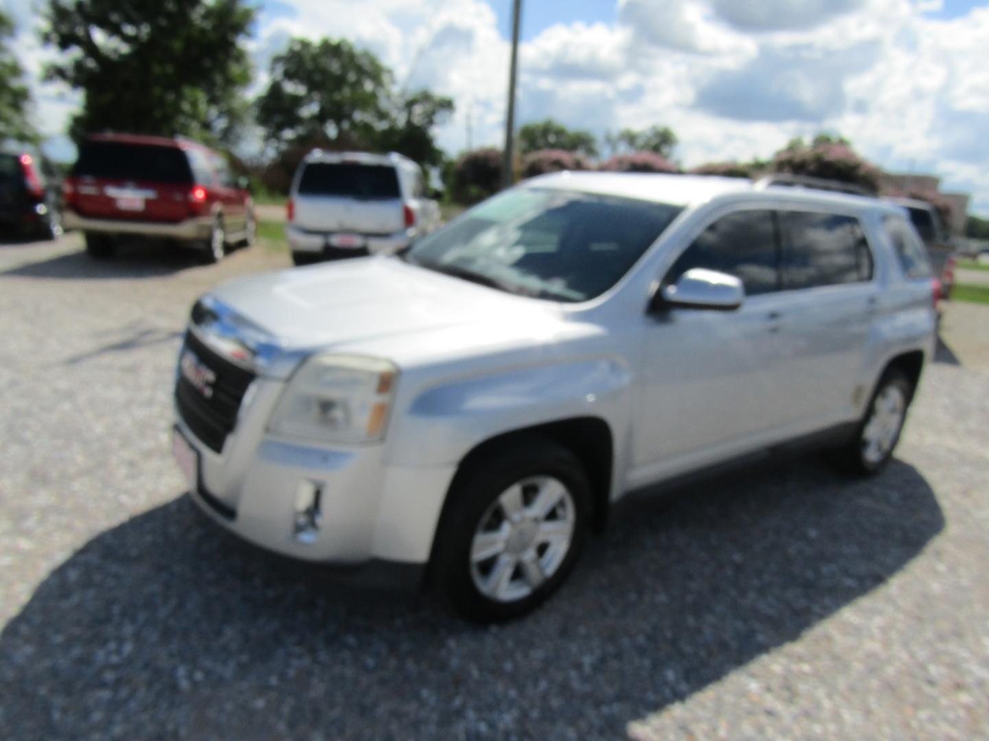 2013 Silver /Gray GMC Terrain SLE2 FWD (2GKALSEK2D6) with an 2.4L L4 DOHC 16V FFV engine, Automatic transmission, located at 15016 S Hwy 231, Midland City, AL, 36350, (334) 983-3001, 31.306210, -85.495277 - Photo#2