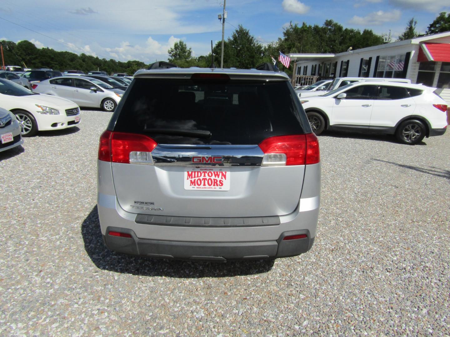 2013 Silver /Gray GMC Terrain SLE2 FWD (2GKALSEK2D6) with an 2.4L L4 DOHC 16V FFV engine, Automatic transmission, located at 15016 S Hwy 231, Midland City, AL, 36350, (334) 983-3001, 31.306210, -85.495277 - Photo#6