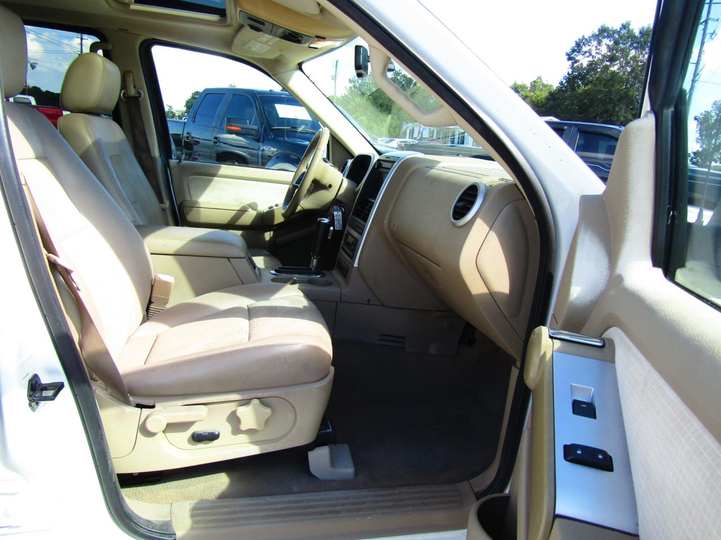 2007 White /Tan Mercury Mountaineer Premier 4.6L 2WD (4M2EU38847U) with an 4.6L V8 SOHC 12V engine, Automatic transmission, located at 15016 S Hwy 231, Midland City, AL, 36350, (334) 983-3001, 31.306210, -85.495277 - Photo#10