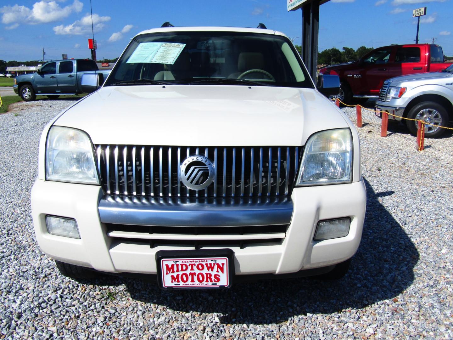 2007 White /Tan Mercury Mountaineer Premier 4.6L 2WD (4M2EU38847U) with an 4.6L V8 SOHC 12V engine, Automatic transmission, located at 15016 S Hwy 231, Midland City, AL, 36350, (334) 983-3001, 31.306210, -85.495277 - Photo#1