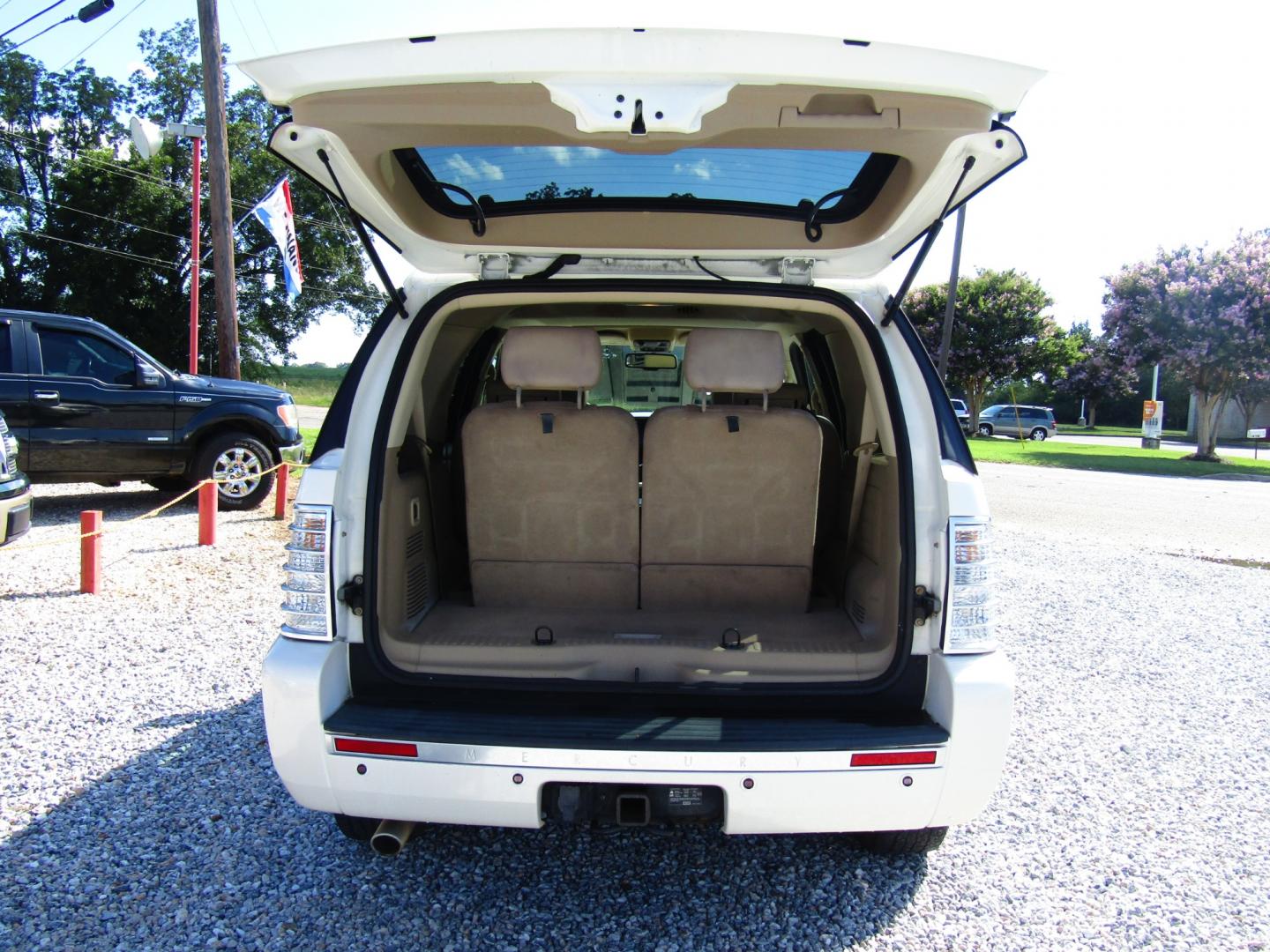 2007 White /Tan Mercury Mountaineer Premier 4.6L 2WD (4M2EU38847U) with an 4.6L V8 SOHC 12V engine, Automatic transmission, located at 15016 S Hwy 231, Midland City, AL, 36350, (334) 983-3001, 31.306210, -85.495277 - Photo#7