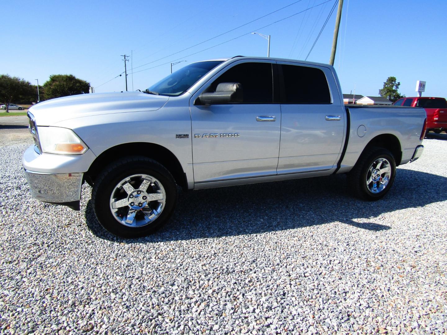 2011 Silver /Gray Dodge Ram 1500 ST Crew Cab 4WD (1D7RV1CT8BS) with an 5.7L V8 OHV 16V engine, Automatic transmission, located at 15016 S Hwy 231, Midland City, AL, 36350, (334) 983-3001, 31.306210, -85.495277 - Photo#2