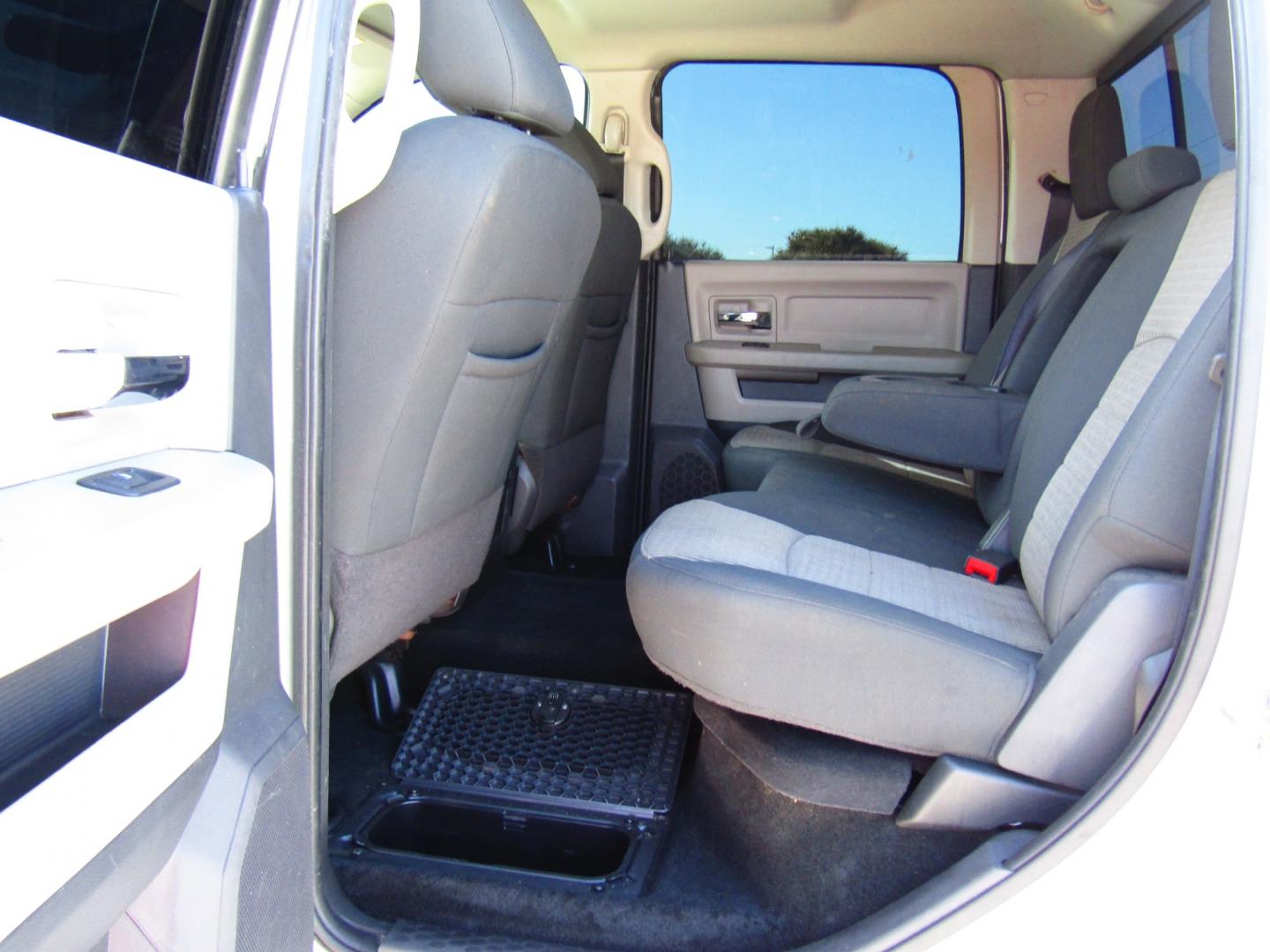 2011 Silver /Gray Dodge Ram 1500 ST Crew Cab 4WD (1D7RV1CT8BS) with an 5.7L V8 OHV 16V engine, Automatic transmission, located at 15016 S Hwy 231, Midland City, AL, 36350, (334) 983-3001, 31.306210, -85.495277 - Photo#4