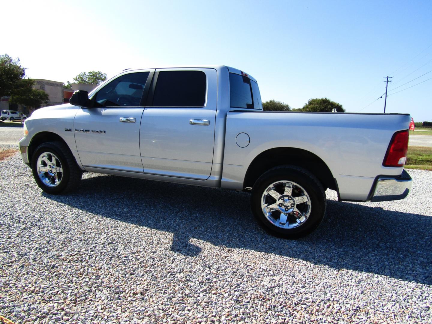 2011 Silver /Gray Dodge Ram 1500 ST Crew Cab 4WD (1D7RV1CT8BS) with an 5.7L V8 OHV 16V engine, Automatic transmission, located at 15016 S Hwy 231, Midland City, AL, 36350, (334) 983-3001, 31.306210, -85.495277 - Photo#5