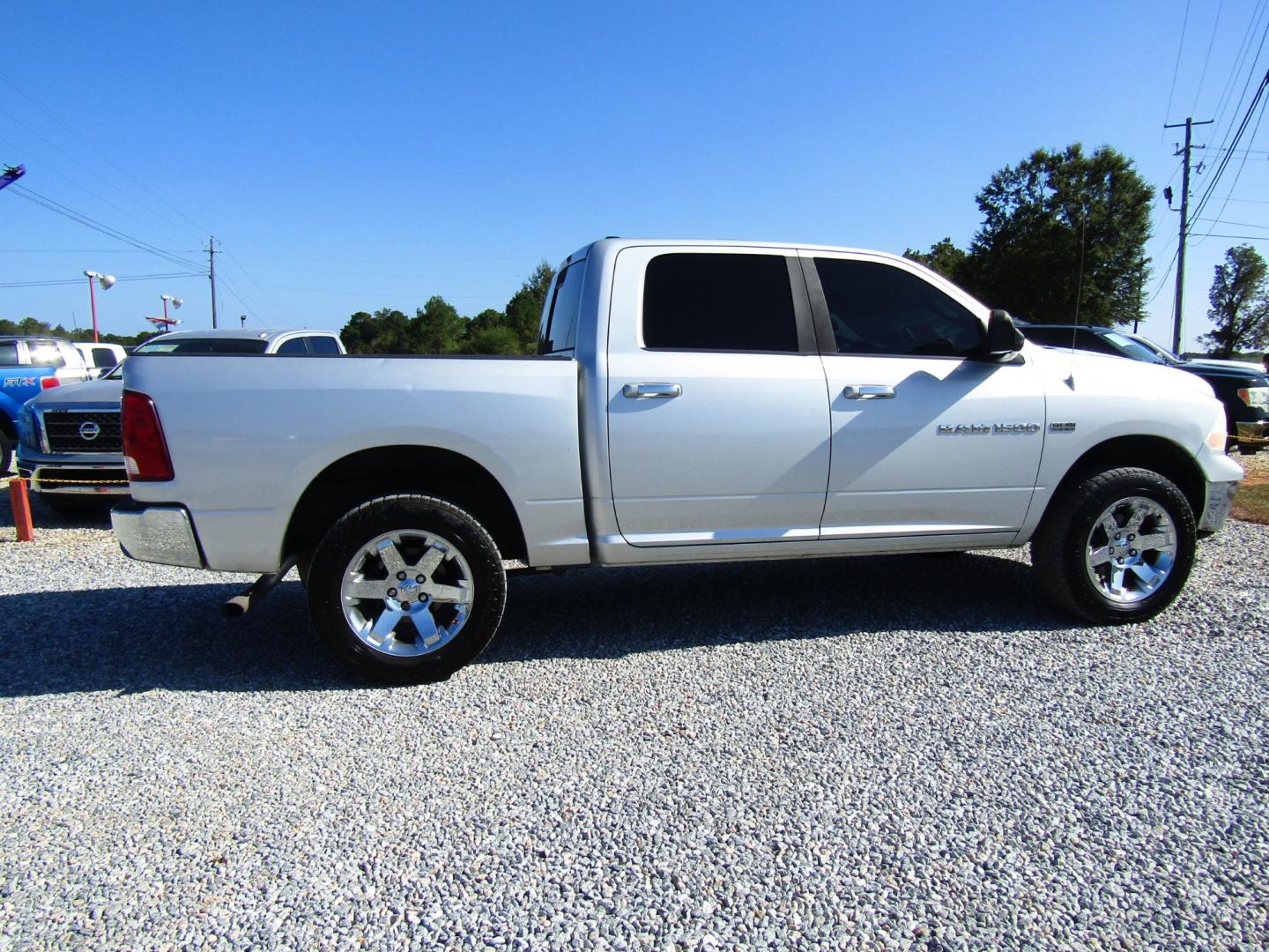 2011 Silver /Gray Dodge Ram 1500 ST Crew Cab 4WD (1D7RV1CT8BS) with an 5.7L V8 OHV 16V engine, Automatic transmission, located at 15016 S Hwy 231, Midland City, AL, 36350, (334) 983-3001, 31.306210, -85.495277 - Photo#7