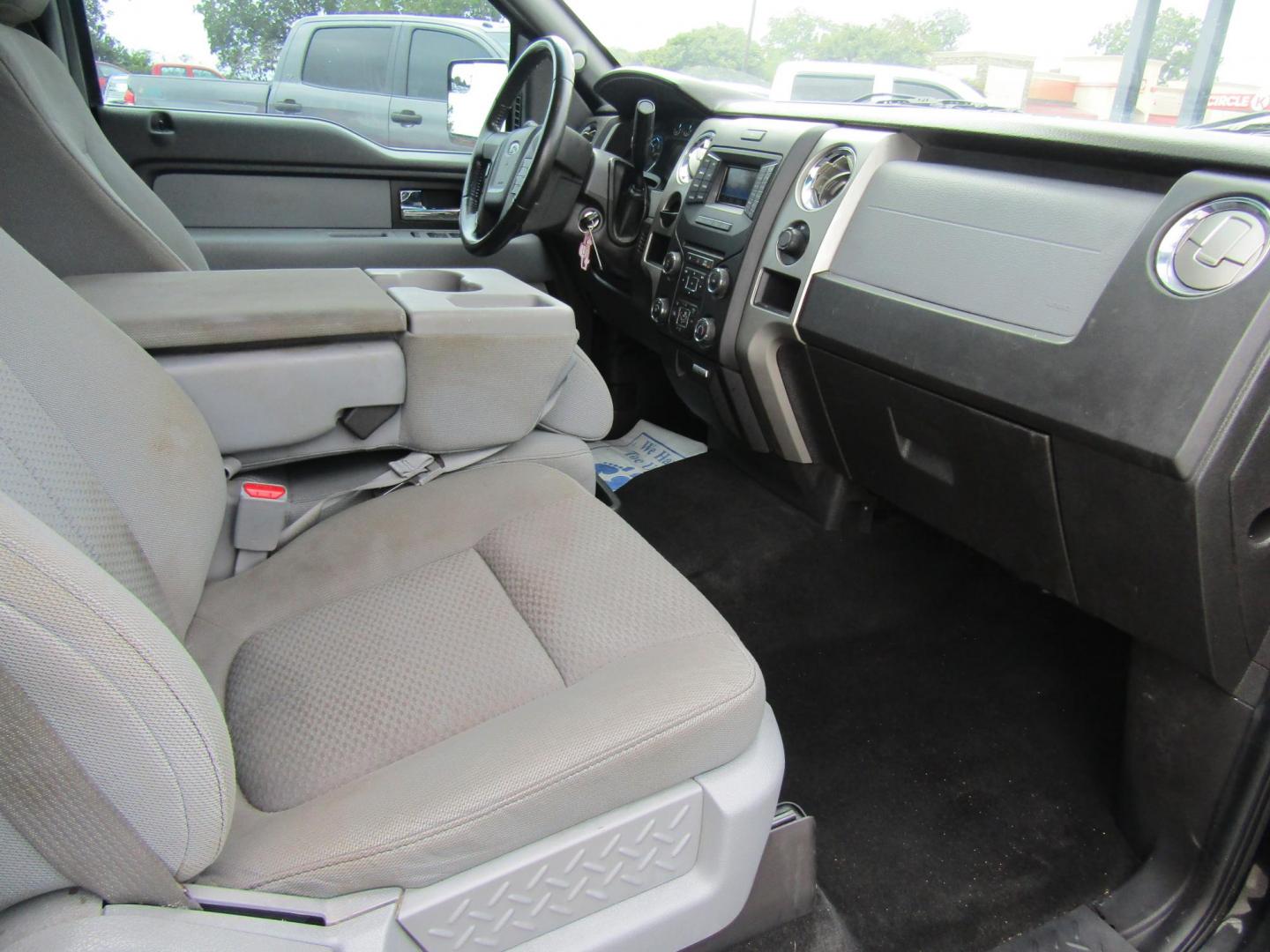 2013 Black /Gray Ford F-150 XLT SuperCrew 6.5-ft. Bed 2WD (1FTEW1CM2DF) with an 3.7L V6 DOHC 24V engine, Automatic transmission, located at 15016 S Hwy 231, Midland City, AL, 36350, (334) 983-3001, 31.306210, -85.495277 - Photo#9