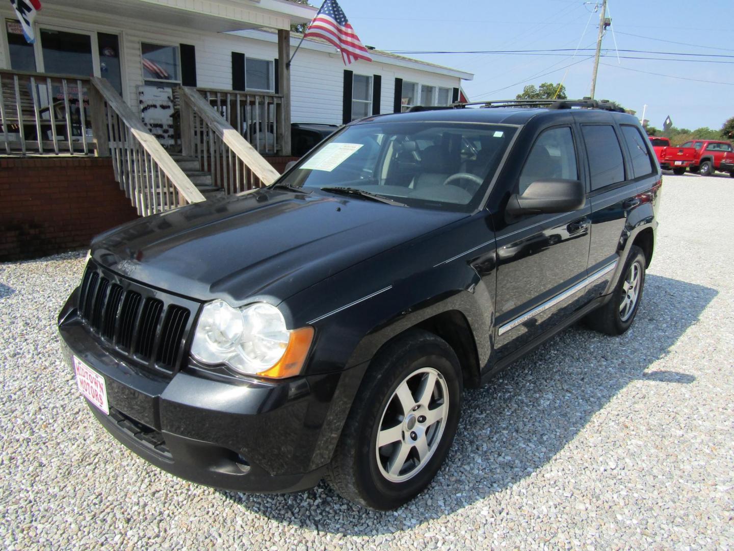 2009 Black /BLACK Jeep Grand Cherokee Laredo 2WD (1J8GS48K09C) with an 3.7L V6 SOHC 12V engine, Automatic transmission, located at 15016 S Hwy 231, Midland City, AL, 36350, (334) 983-3001, 31.306210, -85.495277 - Photo#2