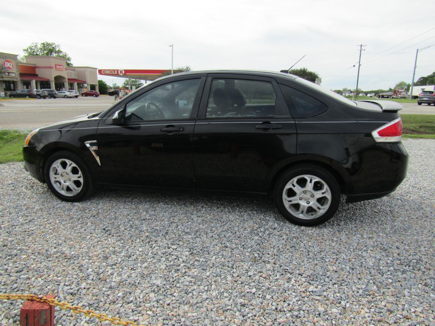 2008 Black /Black Ford Focus SES Sedan (1FAHP35N08W) with an 2.0L L4 DOHC 16V engine, Automatic transmission, located at 15016 S Hwy 231, Midland City, AL, 36350, (334) 983-3001, 31.306210, -85.495277 - Photo#5