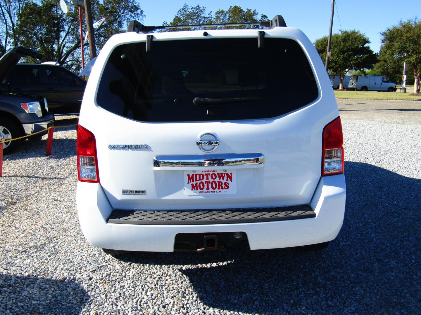 2011 White /Tan Nissan Pathfinder LE 2WD (5N1AR1NN0BC) with an 4.0L V6 DOHC 24V engine, Automatic transmission, located at 15016 S Hwy 231, Midland City, AL, 36350, (334) 983-3001, 31.306210, -85.495277 - Photo#6