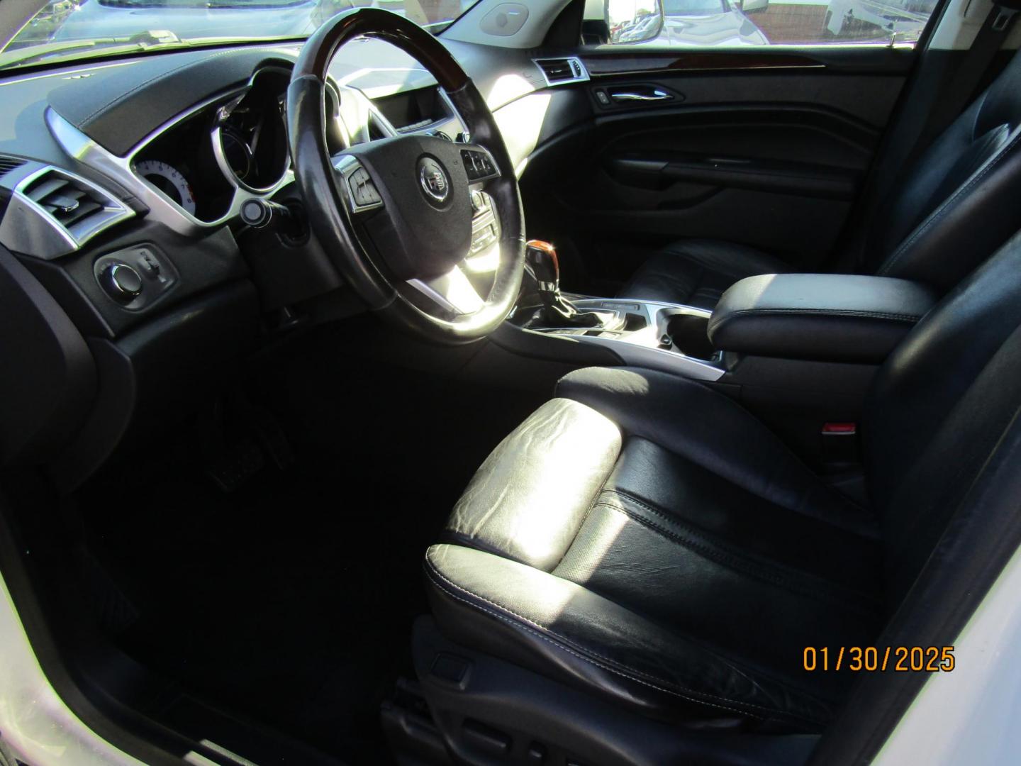 2012 White /Black Cadillac SRX Luxury (3GYFNAE31CS) with an 3.6L V6 DOHC 24V FFV engine, Automatic transmission, located at 15016 S Hwy 231, Midland City, AL, 36350, (334) 983-3001, 31.306210, -85.495277 - Photo#3