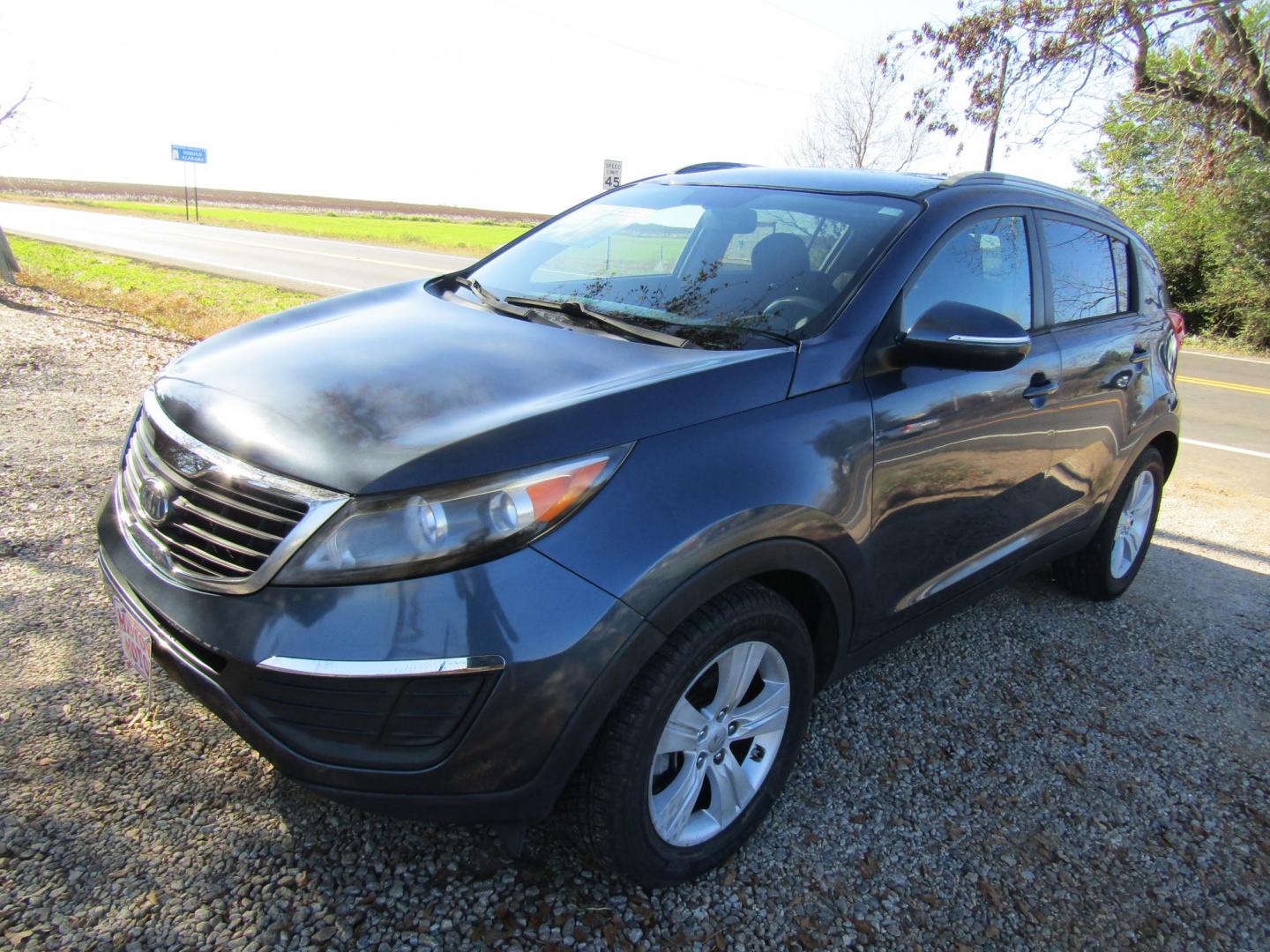 2012 Blue /Black Kia Sportage LX FWD (KNDPB3A2XC7) with an 2.4L V6 DOHC 24V engine, Automatic transmission, located at 15016 S Hwy 231, Midland City, AL, 36350, (334) 983-3001, 31.306210, -85.495277 - Photo#2