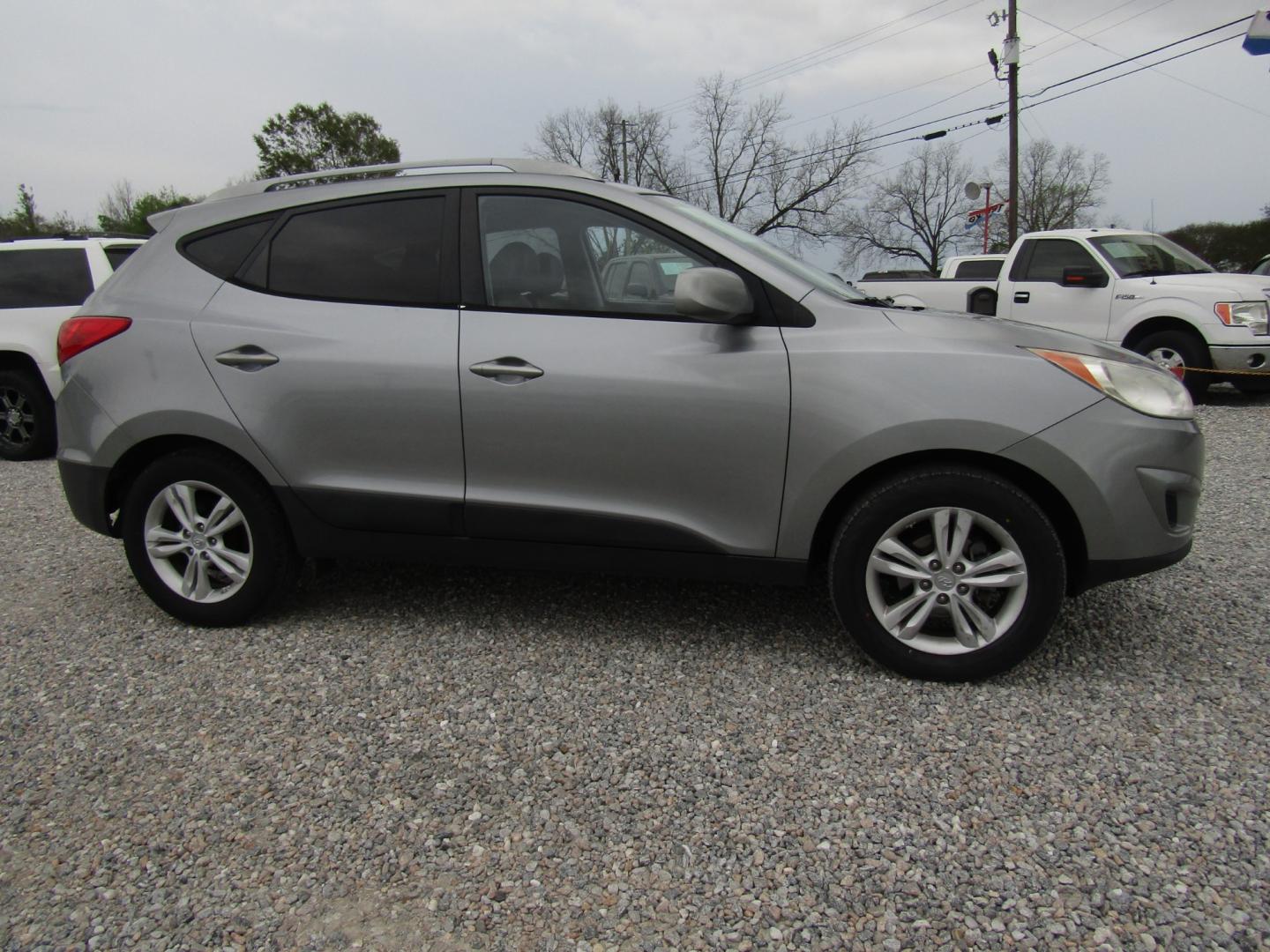 2010 Gray /Black Hyundai Tucson Limited 2WD (KM8JU3AC8AU) with an 2.4L L4 DOHC 16V engine, Automatic transmission, located at 15016 S Hwy 231, Midland City, AL, 36350, (334) 983-3001, 31.306210, -85.495277 - Photo#0