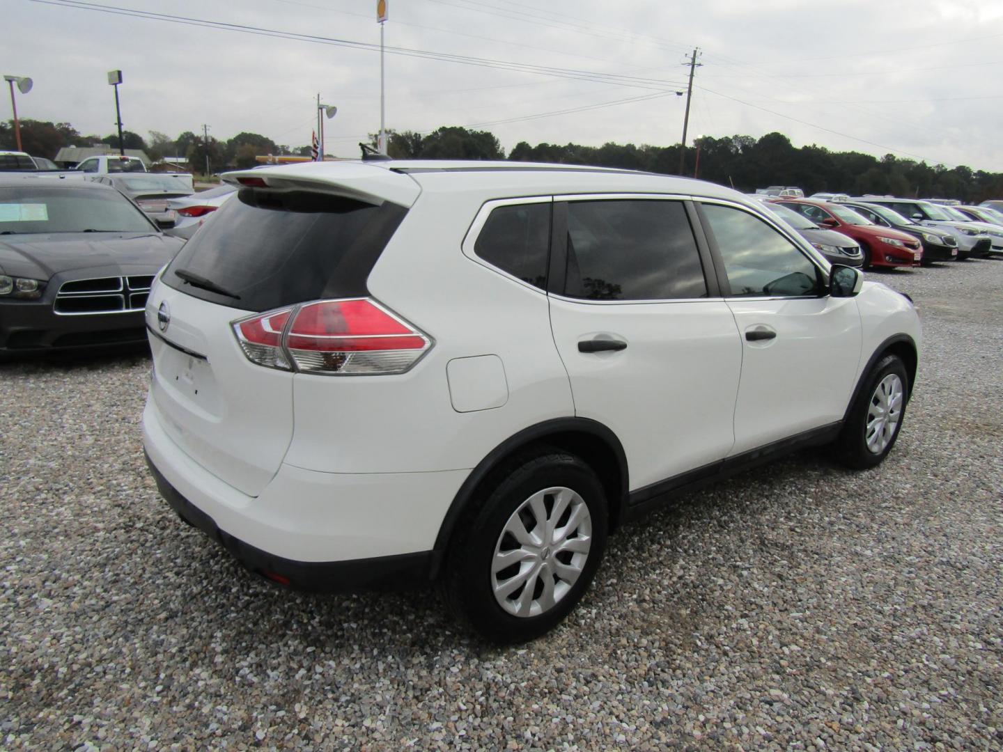 2016 White /Tan Nissan Rogue S 2WD (5N1AT2MT8GC) with an 2.5L L4 DOHC 16V engine, Automatic transmission, located at 15016 S Hwy 231, Midland City, AL, 36350, (334) 983-3001, 31.306210, -85.495277 - Photo#6