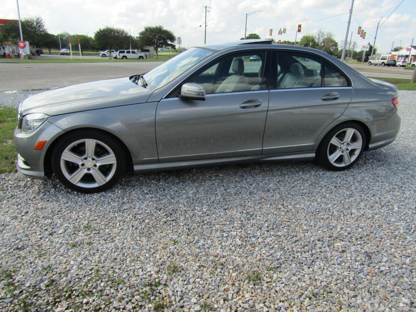 2011 Gray /Gray Mercedes-Benz C-Class C300 Luxury Sedan (WDDGF5EB4BA) with an 3.0L V6 DOHC 24V engine, Automatic transmission, located at 15016 S Hwy 231, Midland City, AL, 36350, (334) 983-3001, 31.306210, -85.495277 - Photo#2