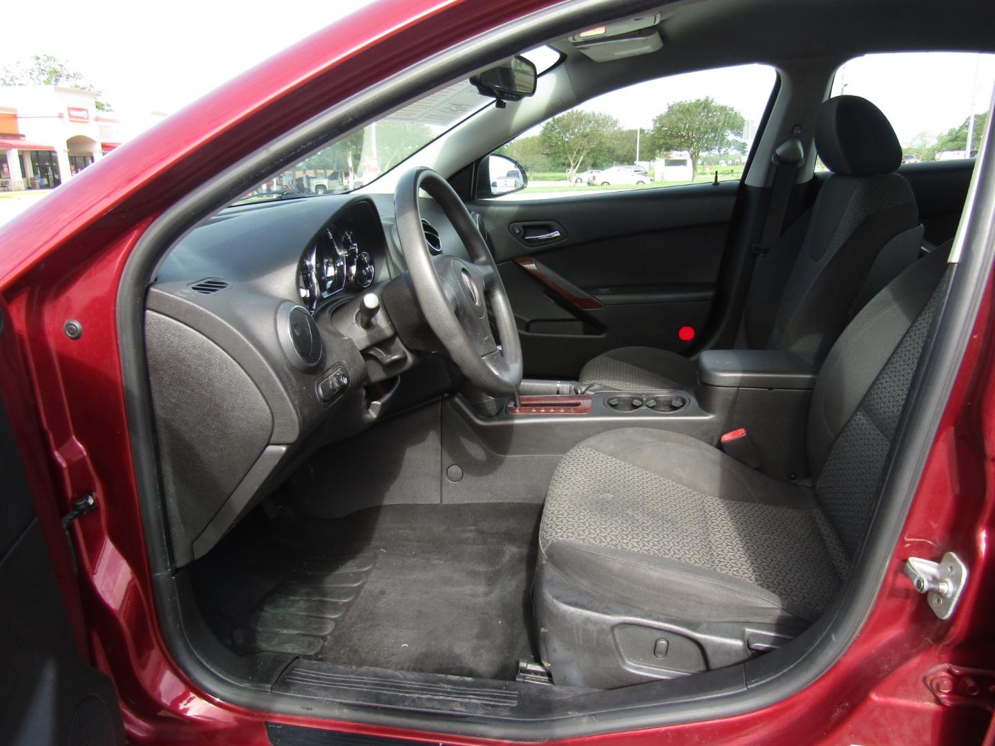 2009 Red /Black Pontiac G6 Sedan (1G2ZG57B494) with an 2.4L L4 DOHC 16V engine, Automatic transmission, located at 15016 S Hwy 231, Midland City, AL, 36350, (334) 983-3001, 31.306210, -85.495277 - Photo#3