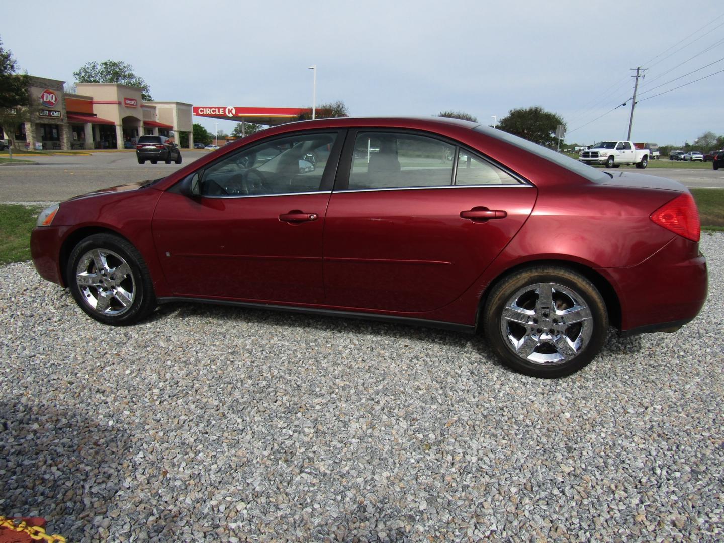 2009 Red /Black Pontiac G6 Sedan (1G2ZG57B494) with an 2.4L L4 DOHC 16V engine, Automatic transmission, located at 15016 S Hwy 231, Midland City, AL, 36350, (334) 983-3001, 31.306210, -85.495277 - Photo#5