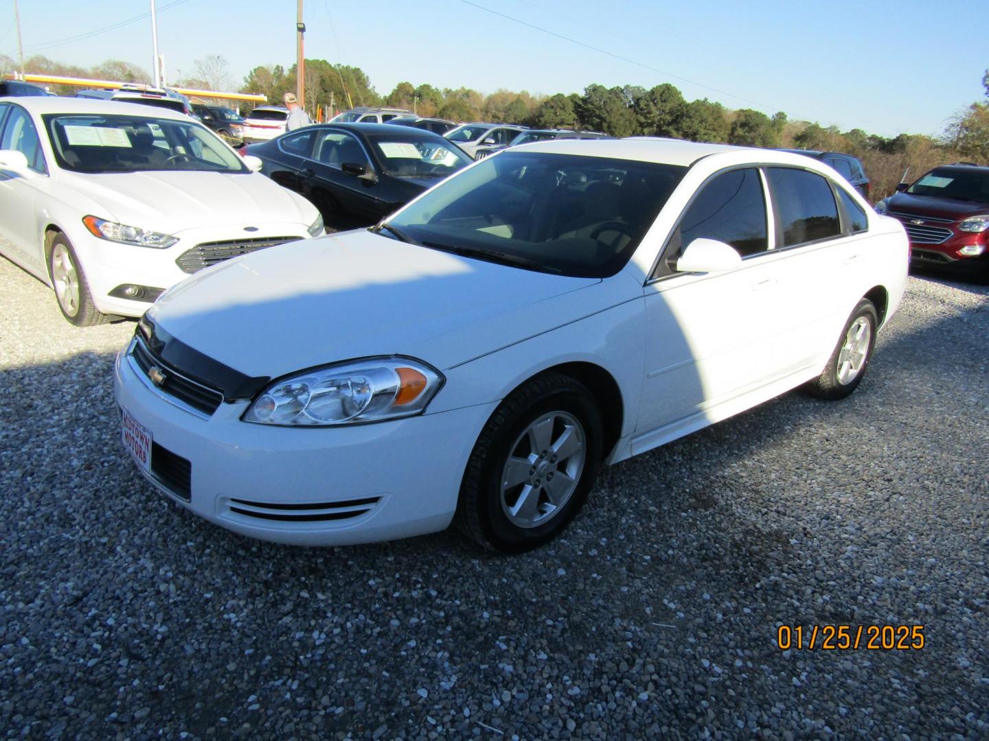 2011 White /Gray Chevrolet Impala LS (2G1WF5EK0B1) with an 3.5L V6 OHV 16V FFV engine, Automatic transmission, located at 15016 S Hwy 231, Midland City, AL, 36350, (334) 983-3001, 31.306210, -85.495277 - Photo#4