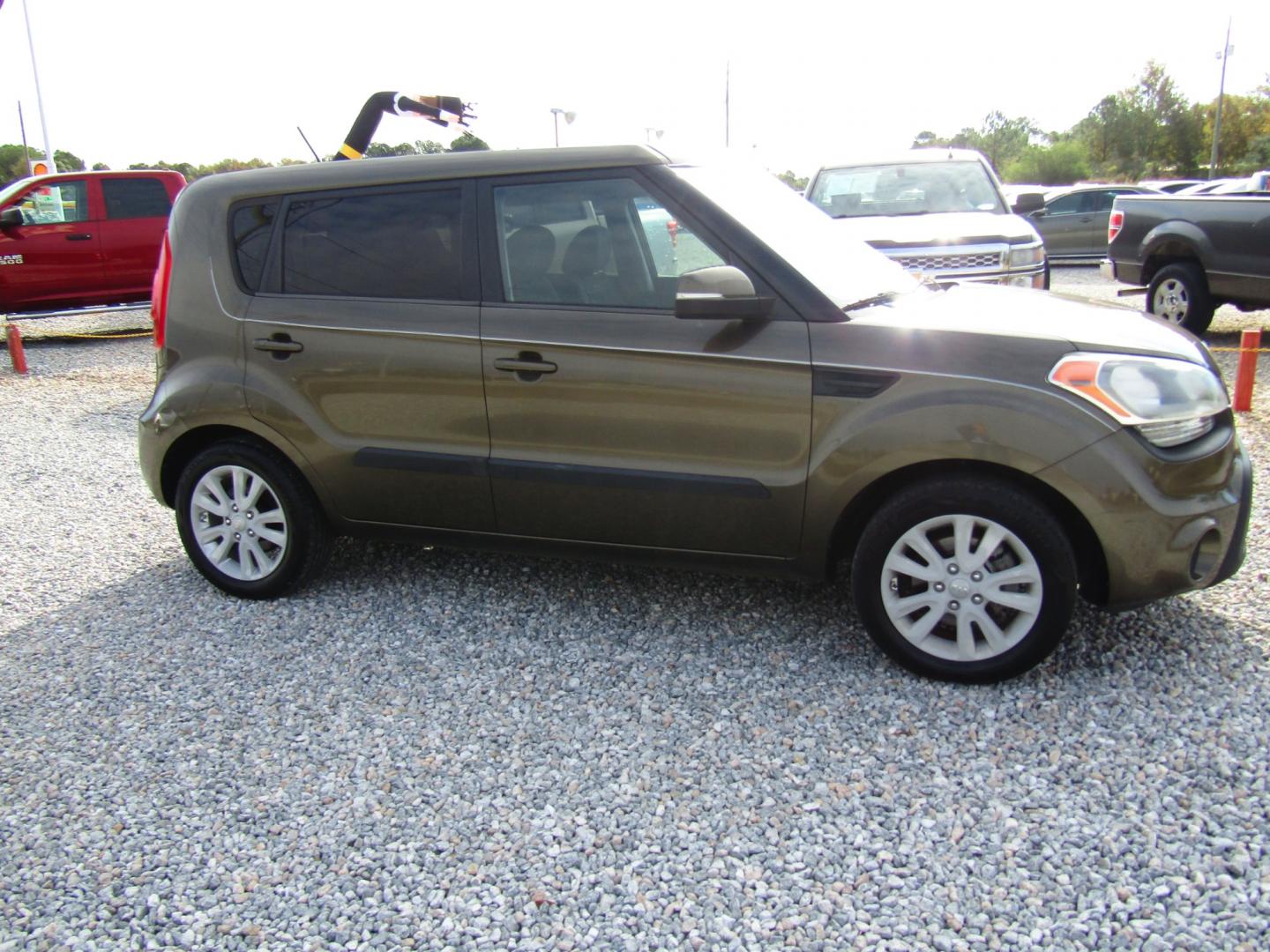 2012 Green /Black Kia Soul ! (KNDJT2A63C7) with an 2.0L L4 DOHC 16V engine, Automatic transmission, located at 15016 S Hwy 231, Midland City, AL, 36350, (334) 983-3001, 31.306210, -85.495277 - Photo#0