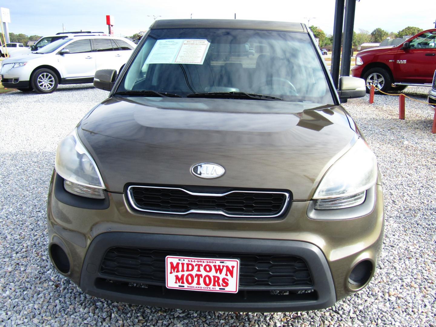 2012 Green /Black Kia Soul ! (KNDJT2A63C7) with an 2.0L L4 DOHC 16V engine, Automatic transmission, located at 15016 S Hwy 231, Midland City, AL, 36350, (334) 983-3001, 31.306210, -85.495277 - Photo#1