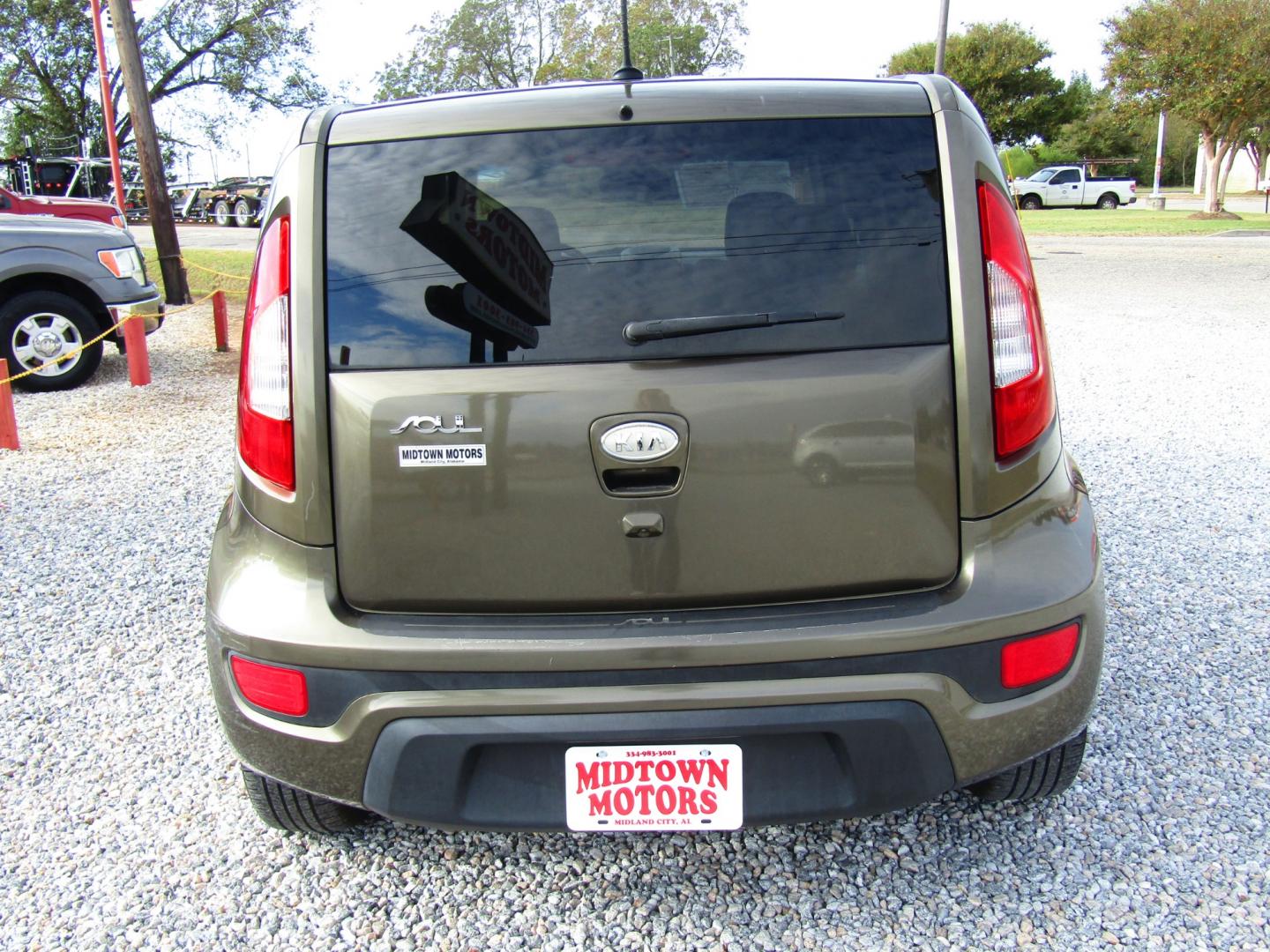 2012 Green /Black Kia Soul ! (KNDJT2A63C7) with an 2.0L L4 DOHC 16V engine, Automatic transmission, located at 15016 S Hwy 231, Midland City, AL, 36350, (334) 983-3001, 31.306210, -85.495277 - Photo#6