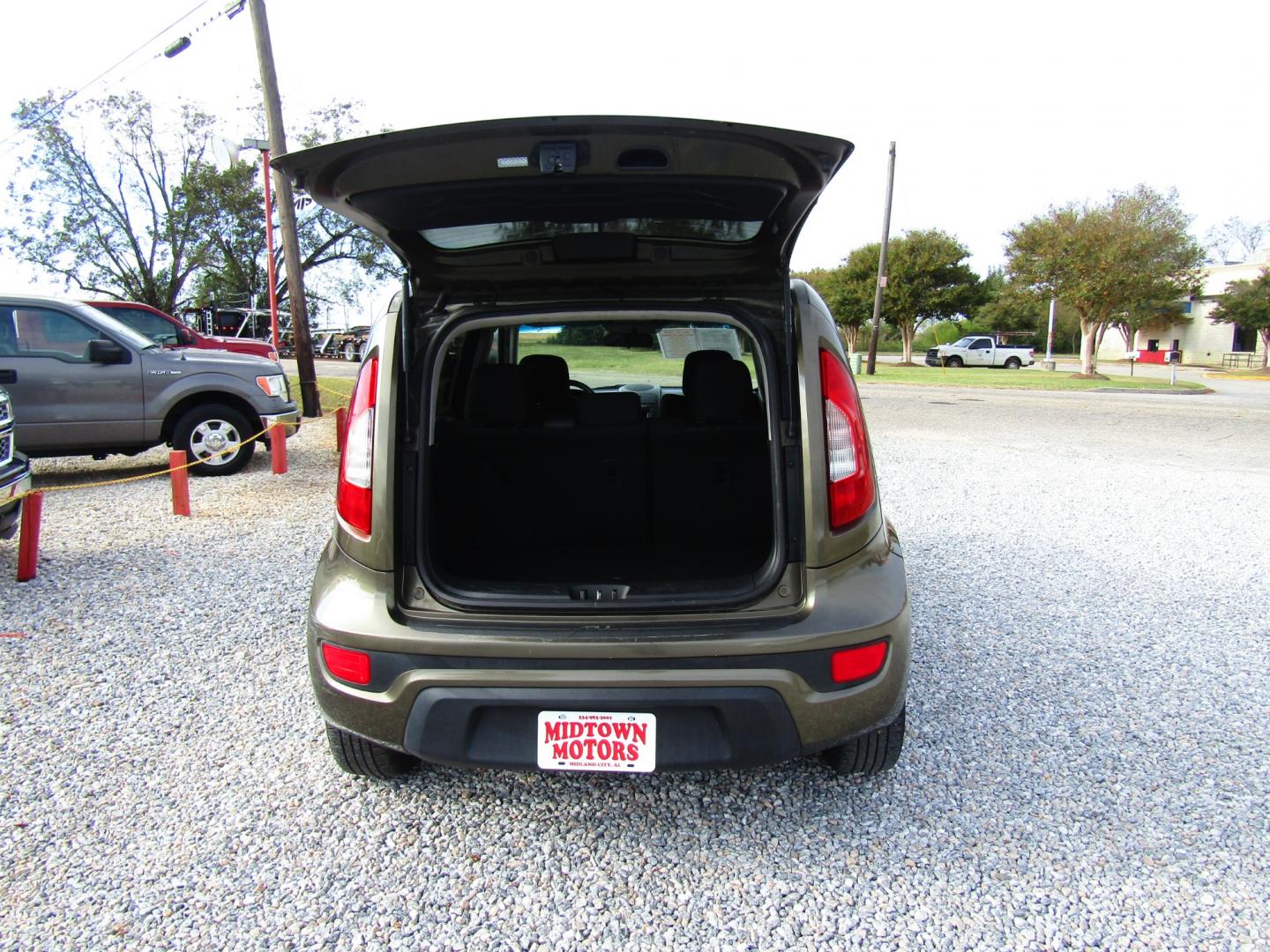 2012 Green /Black Kia Soul ! (KNDJT2A63C7) with an 2.0L L4 DOHC 16V engine, Automatic transmission, located at 15016 S Hwy 231, Midland City, AL, 36350, (334) 983-3001, 31.306210, -85.495277 - Photo#7