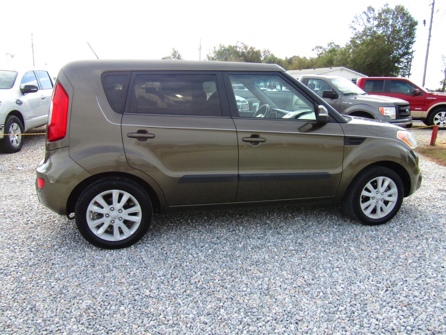 2012 Green /Black Kia Soul ! (KNDJT2A63C7) with an 2.0L L4 DOHC 16V engine, Automatic transmission, located at 15016 S Hwy 231, Midland City, AL, 36350, (334) 983-3001, 31.306210, -85.495277 - Photo#8