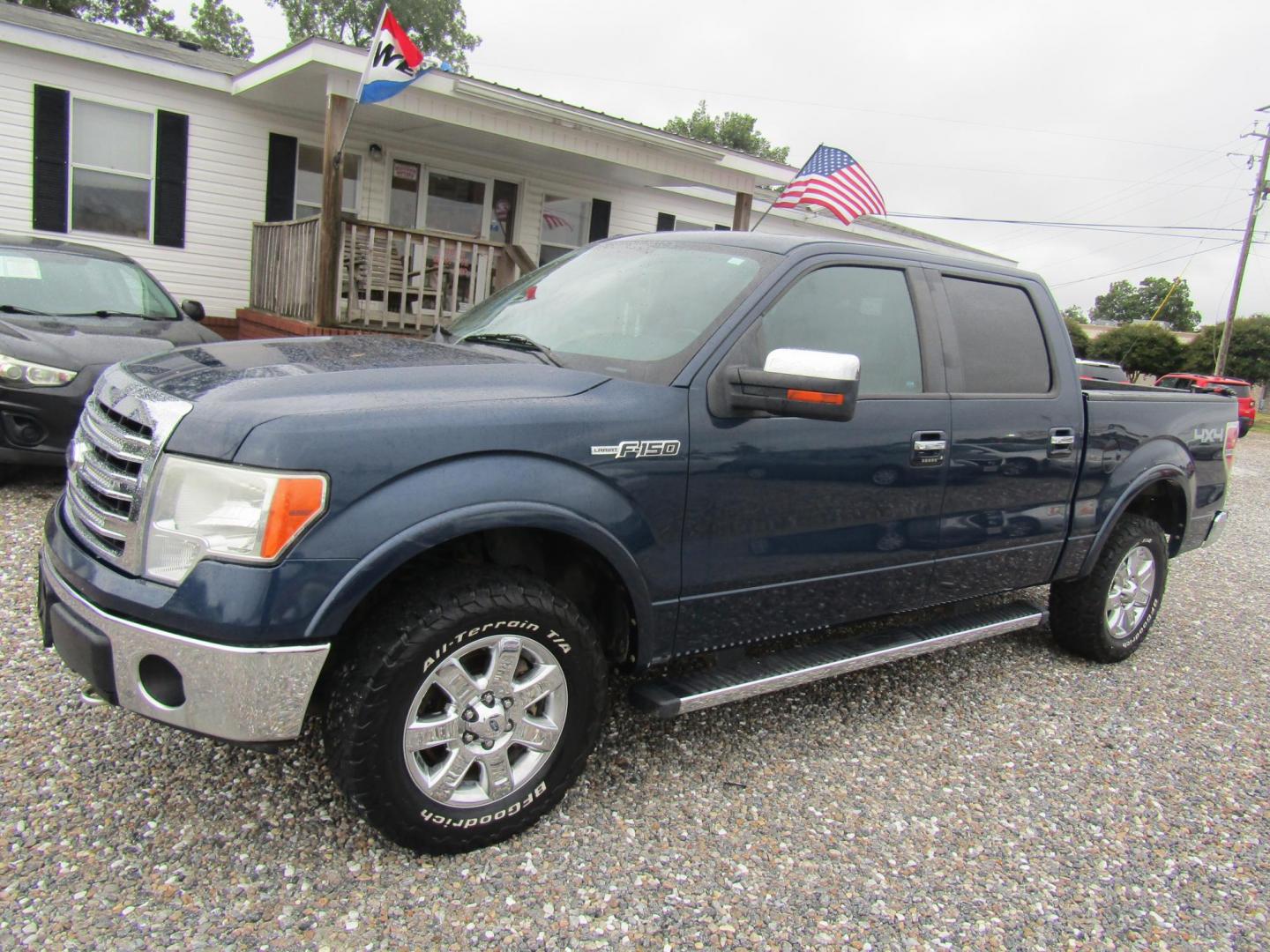 2013 Blue /Gray Ford F-150 XLT SuperCrew 6.5-ft. Bed 4WD (1FTFW1EF8DK) with an 5.0L V8 engine, Automatic transmission, located at 15016 S Hwy 231, Midland City, AL, 36350, (334) 983-3001, 31.306210, -85.495277 - Photo#2