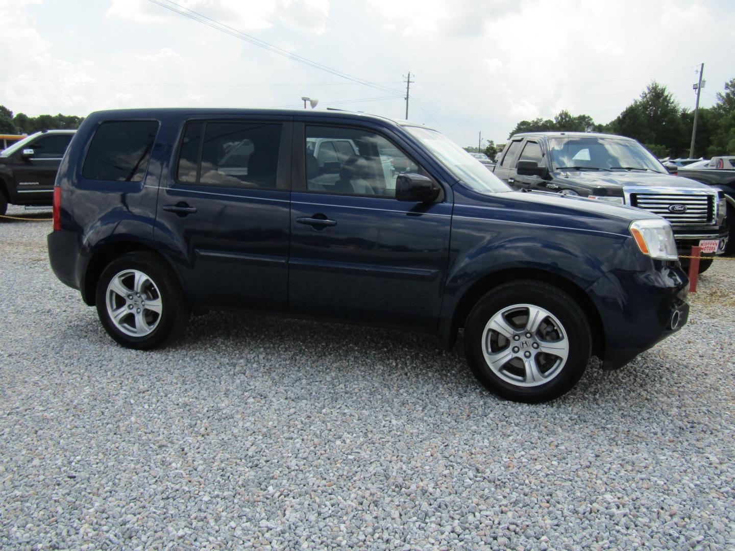 2013 Blue /Gray Honda Pilot EX-L 2WD 5-Spd AT (5FNYF3H54DB) with an 3.5L V6 SOHC 24V engine, Automatic transmission, located at 15016 S Hwy 231, Midland City, AL, 36350, (334) 983-3001, 31.306210, -85.495277 - Photo#0