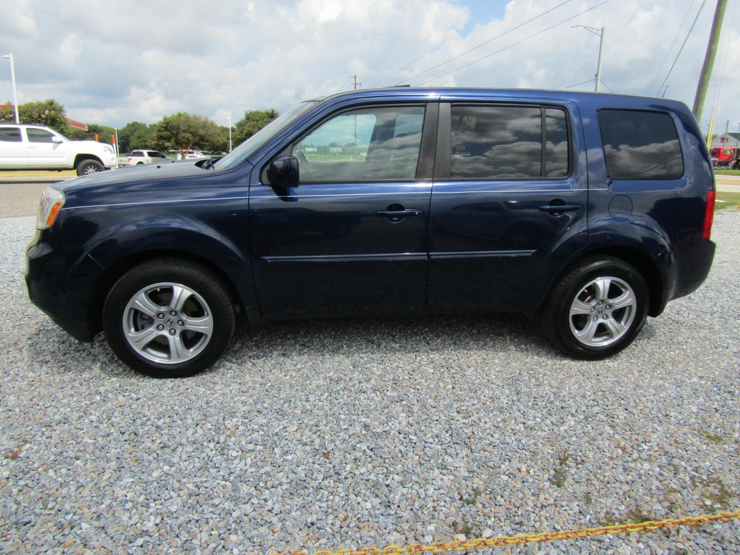 2013 Blue /Gray Honda Pilot EX-L 2WD 5-Spd AT (5FNYF3H54DB) with an 3.5L V6 SOHC 24V engine, Automatic transmission, located at 15016 S Hwy 231, Midland City, AL, 36350, (334) 983-3001, 31.306210, -85.495277 - Photo#2