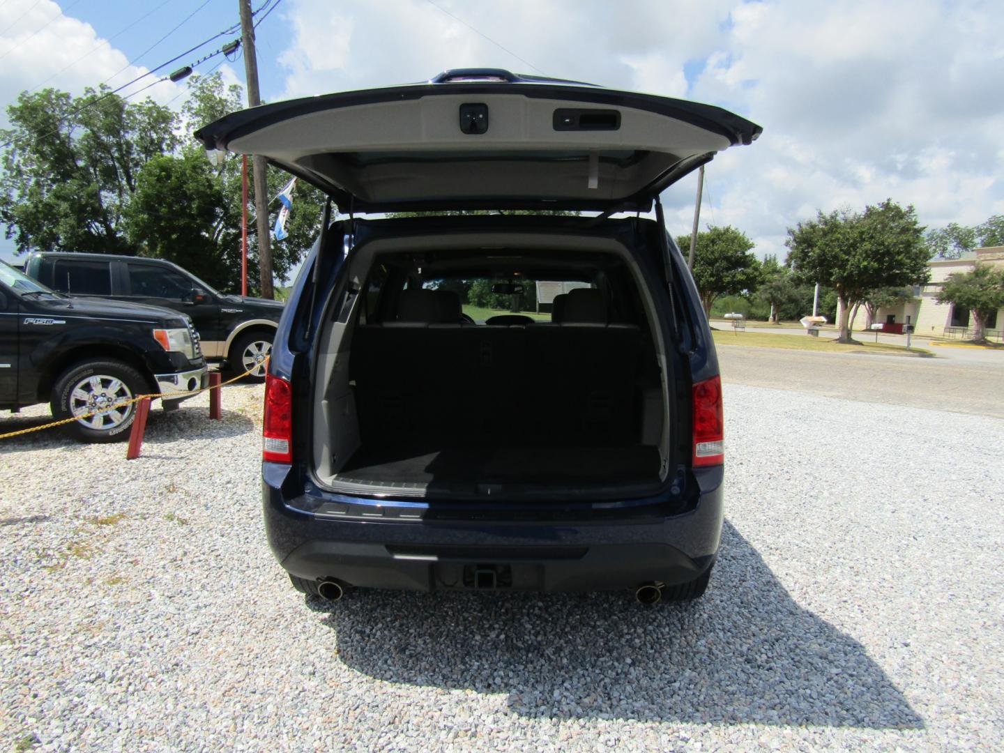 2013 Blue /Gray Honda Pilot EX-L 2WD 5-Spd AT (5FNYF3H54DB) with an 3.5L V6 SOHC 24V engine, Automatic transmission, located at 15016 S Hwy 231, Midland City, AL, 36350, (334) 983-3001, 31.306210, -85.495277 - Photo#6