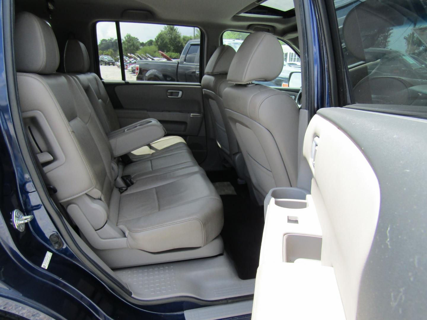 2013 Blue /Gray Honda Pilot EX-L 2WD 5-Spd AT (5FNYF3H54DB) with an 3.5L V6 SOHC 24V engine, Automatic transmission, located at 15016 S Hwy 231, Midland City, AL, 36350, (334) 983-3001, 31.306210, -85.495277 - Photo#8