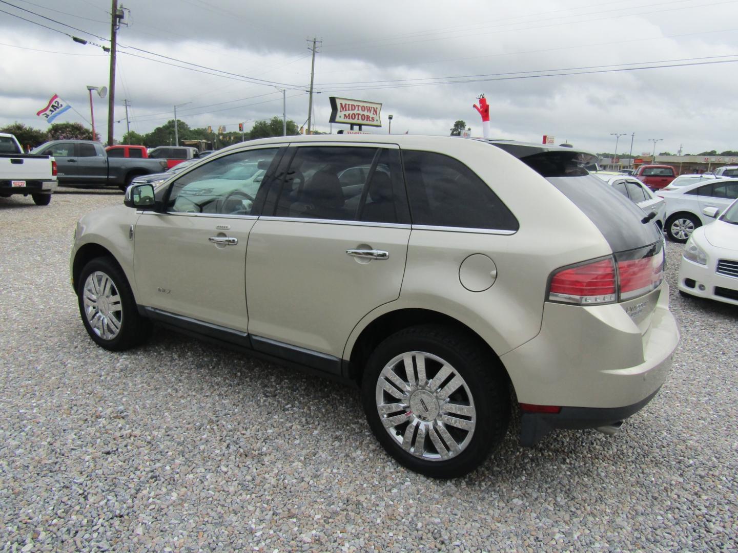 2010 Gold /Tan Lincoln MKX FWD (2LMDJ6JC4AB) with an 3.5L V6 DOHC 24V engine, Automatic transmission, located at 15016 S Hwy 231, Midland City, AL, 36350, (334) 983-3001, 31.306210, -85.495277 - Photo#5