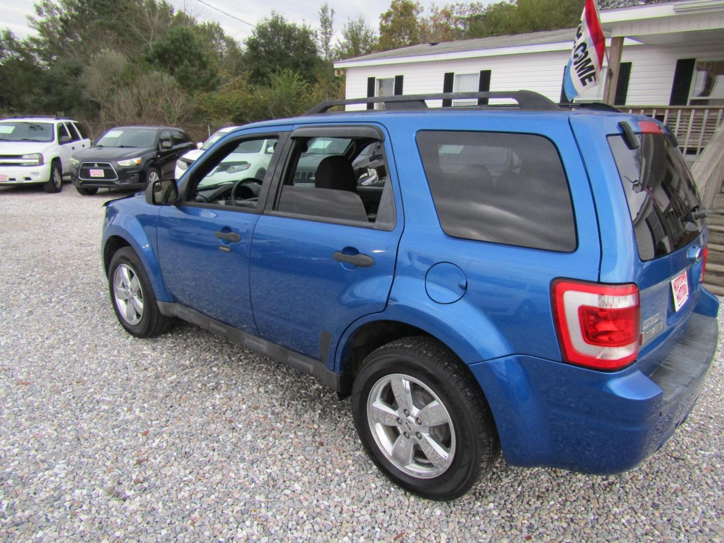 2012 Blue Ford Escape XLT FWD (1FMCU0DG0CK) with an 3.0L V6 DOHC 24V engine, Automatic transmission, located at 15016 S Hwy 231, Midland City, AL, 36350, (334) 983-3001, 31.306210, -85.495277 - Photo#5