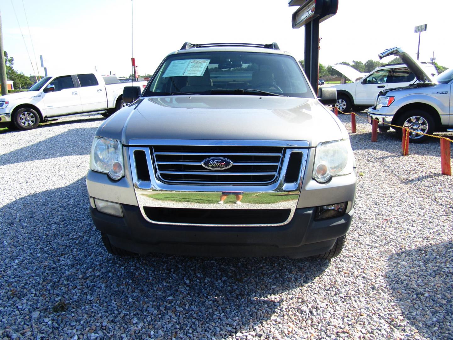 2008 Silver /Gray Ford Explorer Sport Trac XLT 4.0L 2WD (1FMEU31E08U) with an 4.0L V6 SOHC 12V engine, Automatic transmission, located at 15016 S Hwy 231, Midland City, AL, 36350, (334) 983-3001, 31.306210, -85.495277 - Photo#1