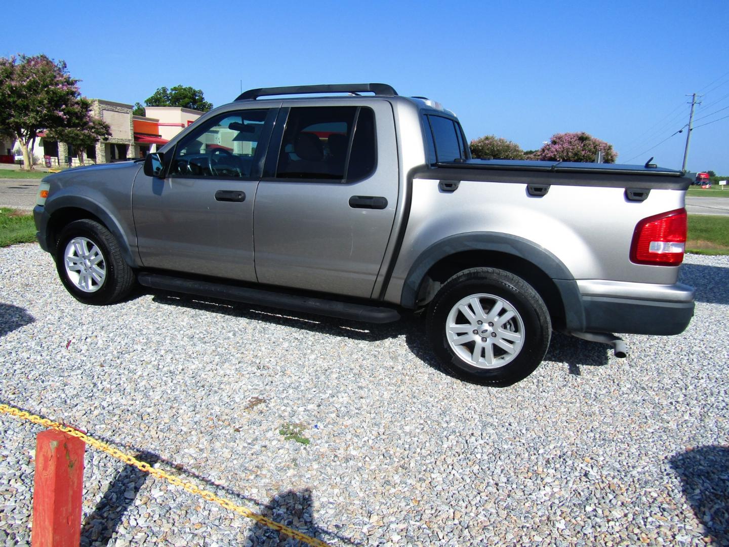 2008 Silver /Gray Ford Explorer Sport Trac XLT 4.0L 2WD (1FMEU31E08U) with an 4.0L V6 SOHC 12V engine, Automatic transmission, located at 15016 S Hwy 231, Midland City, AL, 36350, (334) 983-3001, 31.306210, -85.495277 - Photo#5