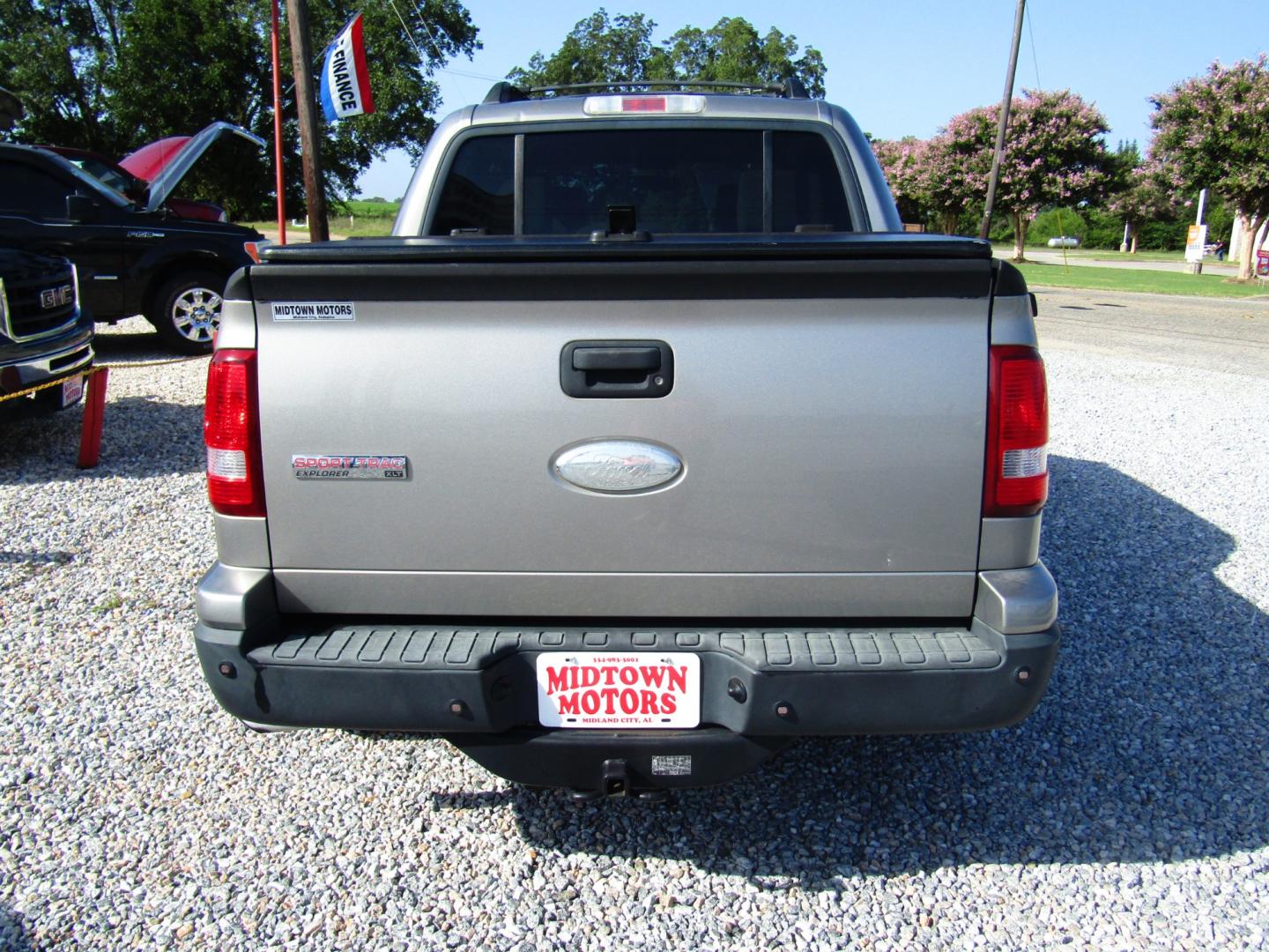 2008 Silver /Gray Ford Explorer Sport Trac XLT 4.0L 2WD (1FMEU31E08U) with an 4.0L V6 SOHC 12V engine, Automatic transmission, located at 15016 S Hwy 231, Midland City, AL, 36350, (334) 983-3001, 31.306210, -85.495277 - Photo#6